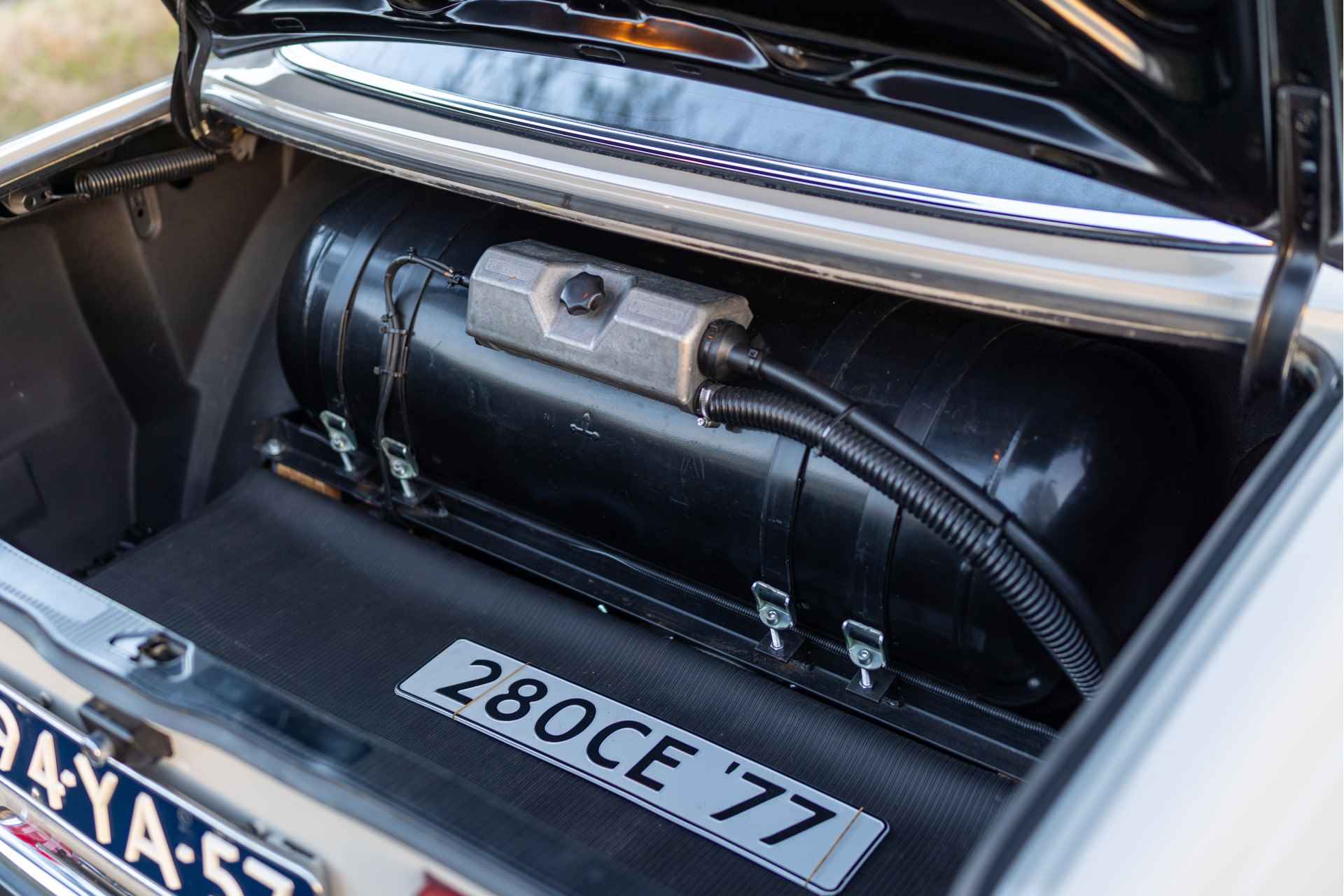 Mercedes-Benz 200-serie 280 CE Automaat | Elektrische Ramen | Cruise | Gastank | Getint Glas | Lichtmetalen Kroonvelgen - 12/31