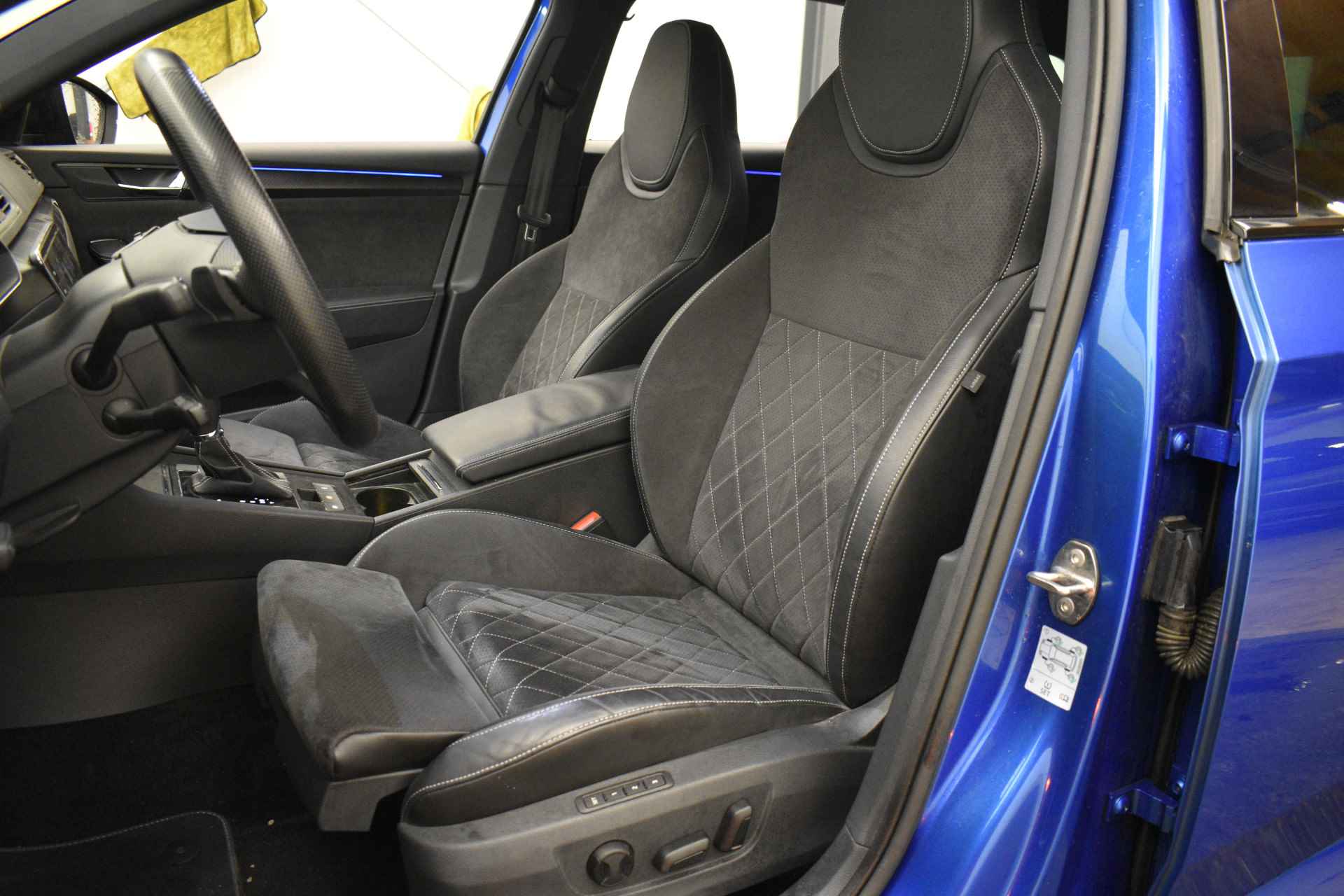 Škoda Superb iV 218PK Sportline RSi Seats Camera El Trekh+Aklep 19” - 6/43