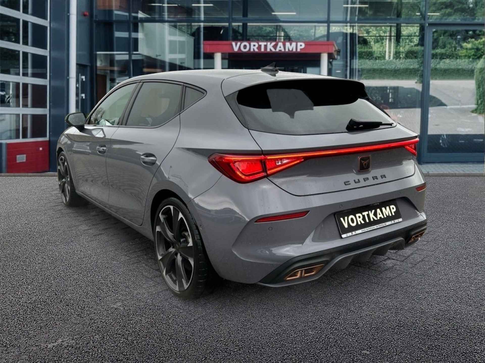 CUPRA Leon 1.4 TSI DSG VZ E-HYBRID SUPER-SPORT-STUUR/CAMERA/NAVI/CARPLAY/AC - 7/24