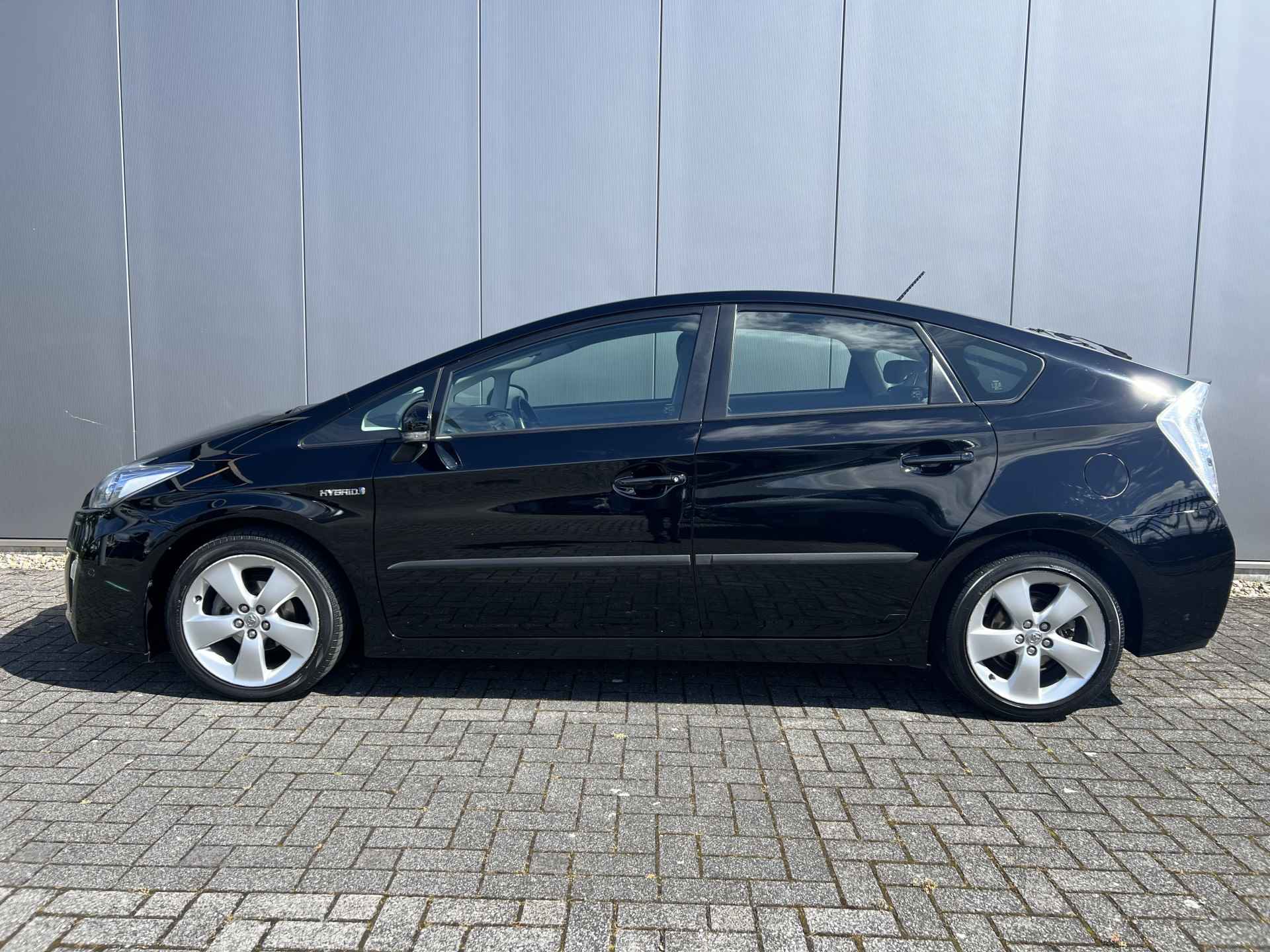 Toyota Prius 1.8 Dynamic - 23/30