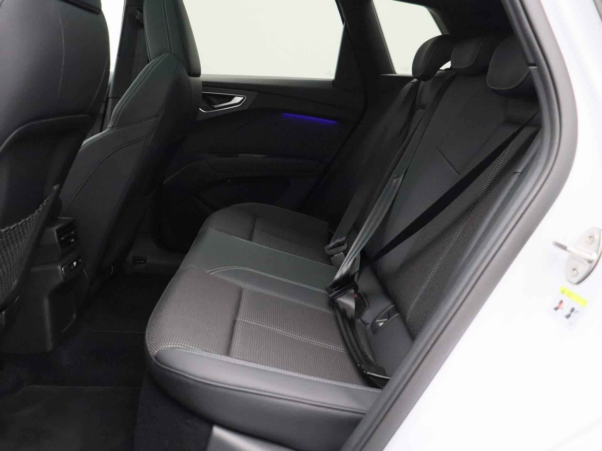 Audi Q4 e-tron 50 quattro S edition 82 kWh 299 PK | S-line | Automaat | Navigatie | Camera | Panoramadak | Adaptive Cruise Control | Climate Control | Stoelverwarming | Virtual Cockpit | LED Matrix | Lichtmetalen velgen | Privacy glass | - 14/56