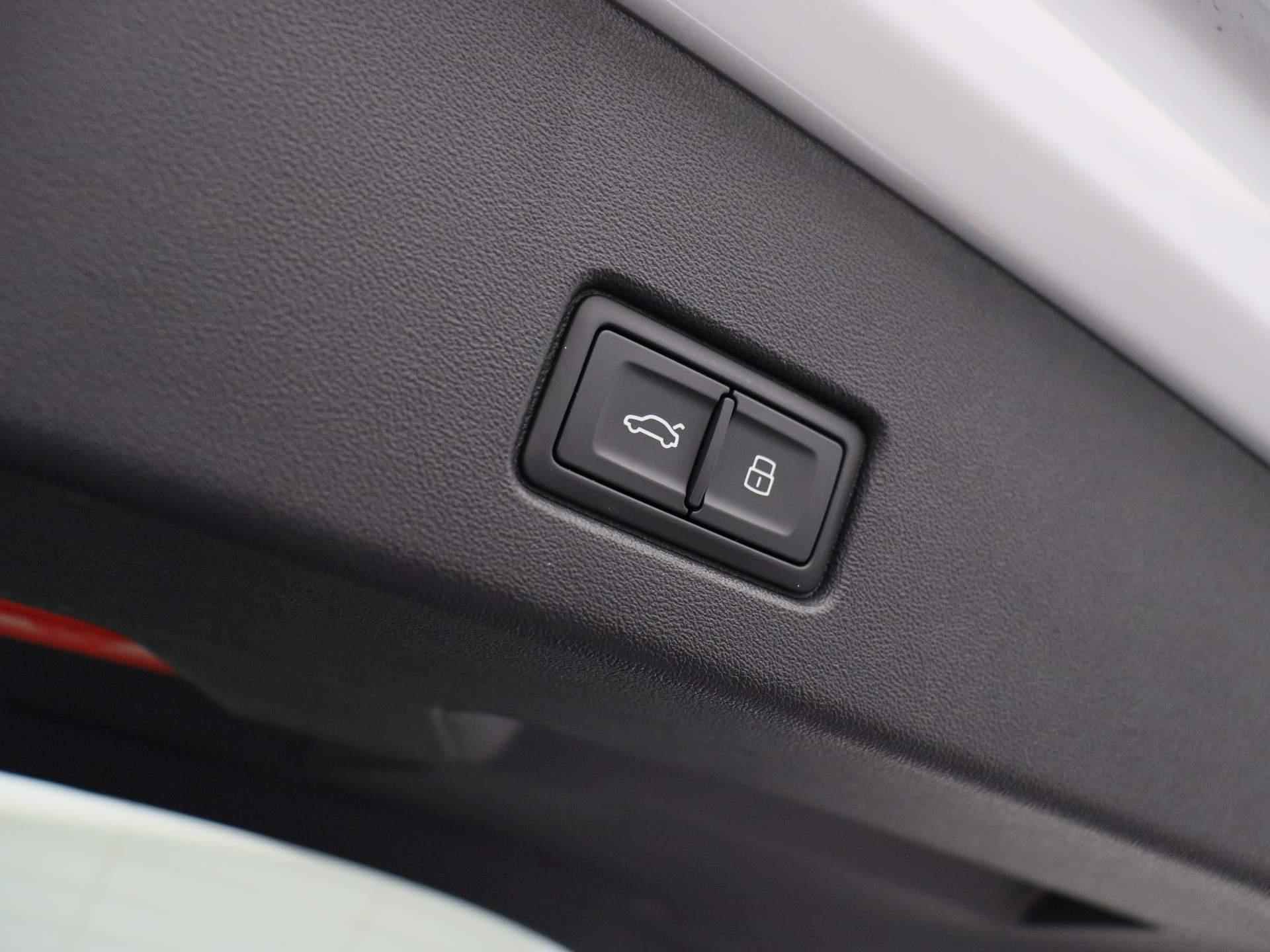 Audi Q4 e-tron 50 quattro S edition 82 kWh 299 PK | S-line | Automaat | Navigatie | Camera | Panoramadak | Adaptive Cruise Control | Climate Control | Stoelverwarming | Virtual Cockpit | LED Matrix | Lichtmetalen velgen | Privacy glass | - 16/56