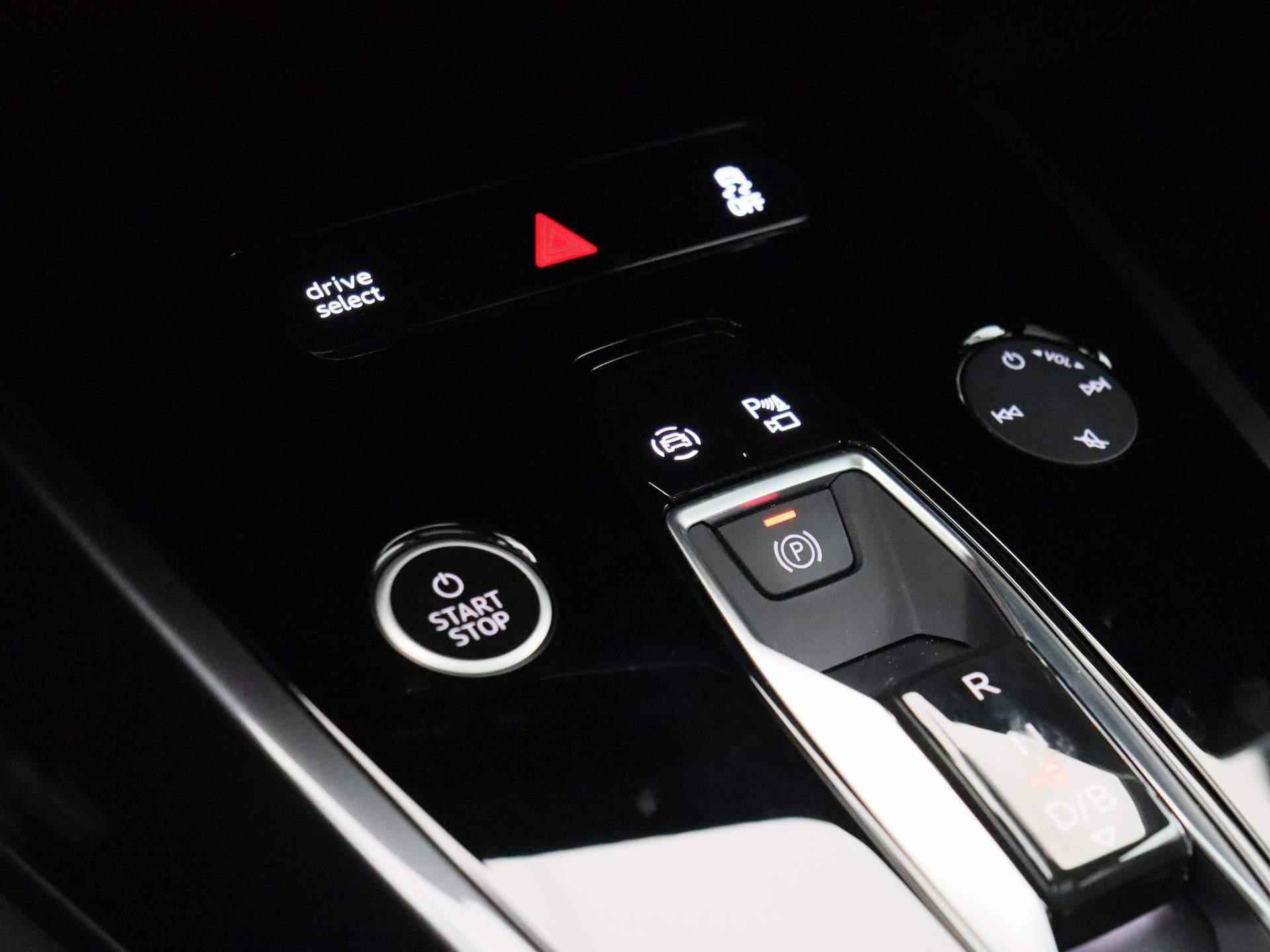Audi Q4 e-tron 50 quattro S edition 82 kWh 299 PK | S-line | Automaat | Navigatie | Camera | Panoramadak | Adaptive Cruise Control | Climate Control | Stoelverwarming | Virtual Cockpit | LED Matrix | Lichtmetalen velgen | Privacy glass | - 24/56