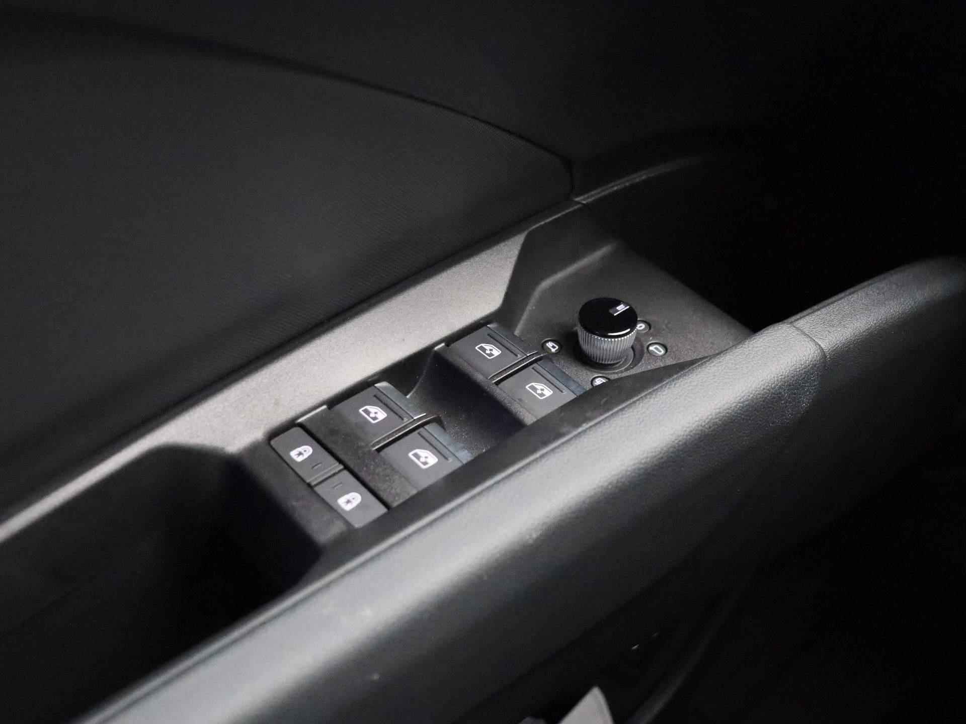 Audi Q4 e-tron 50 quattro S edition 82 kWh 299 PK | S-line | Automaat | Navigatie | Camera | Panoramadak | Adaptive Cruise Control | Climate Control | Stoelverwarming | Virtual Cockpit | LED Matrix | Lichtmetalen velgen | Privacy glass | - 31/56