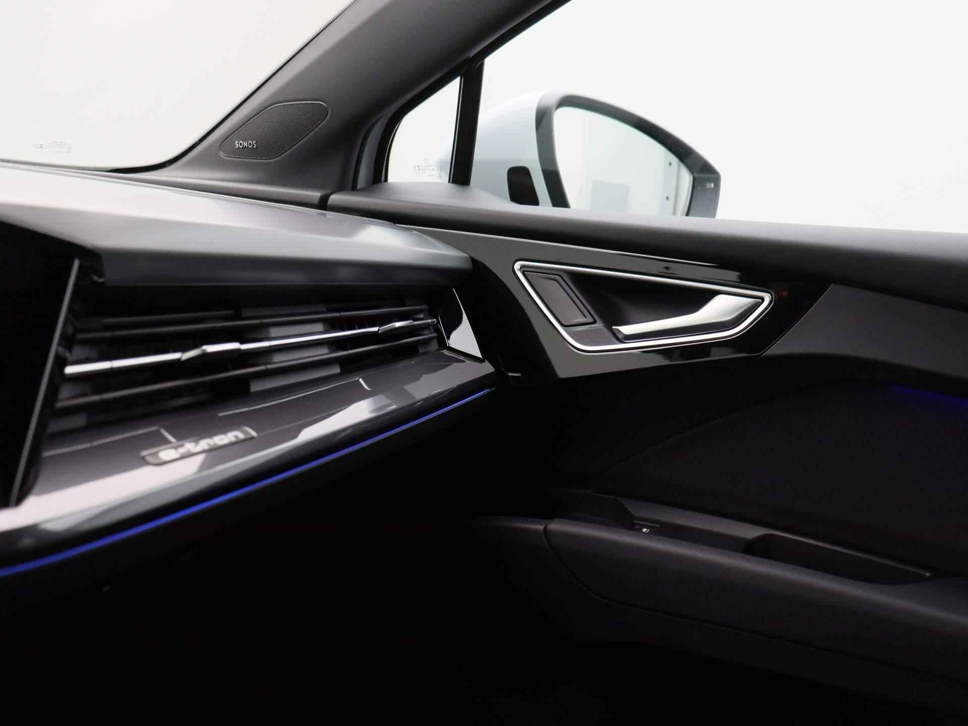 Audi Q4 e-tron 50 quattro S edition 82 kWh 299 PK | S-line | Automaat | Navigatie | Camera | Panoramadak | Adaptive Cruise Control | Climate Control | Stoelverwarming | Virtual Cockpit | LED Matrix | Lichtmetalen velgen | Privacy glass | - 33/56