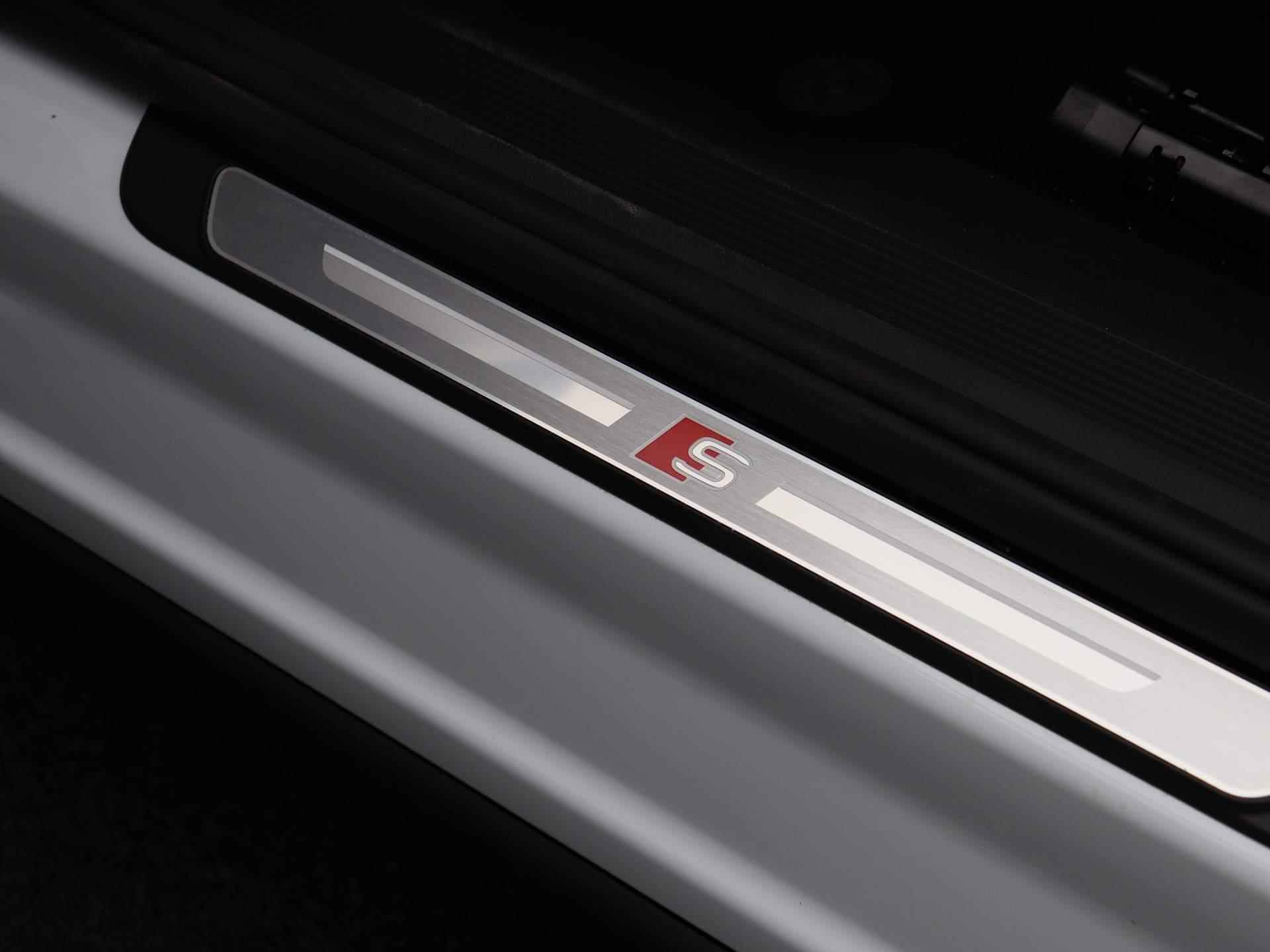Audi Q4 e-tron 50 quattro S edition 82 kWh 299 PK | S-line | Automaat | Navigatie | Camera | Panoramadak | Adaptive Cruise Control | Climate Control | Stoelverwarming | Virtual Cockpit | LED Matrix | Lichtmetalen velgen | Privacy glass | - 42/56