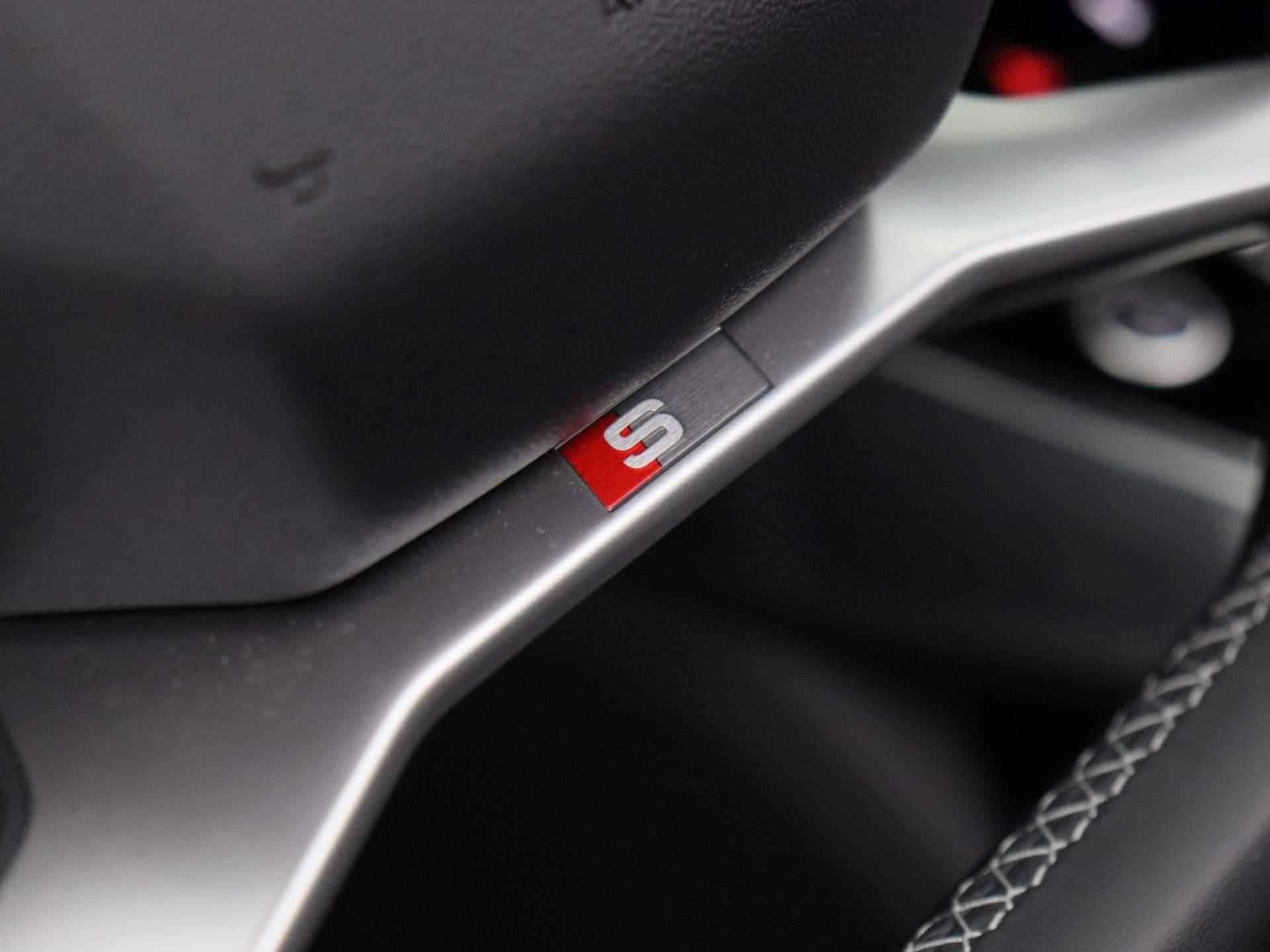 Audi Q4 e-tron 50 quattro S edition 82 kWh 299 PK | S-line | Automaat | Navigatie | Camera | Panoramadak | Adaptive Cruise Control | Climate Control | Stoelverwarming | Virtual Cockpit | LED Matrix | Lichtmetalen velgen | Privacy glass | - 43/56