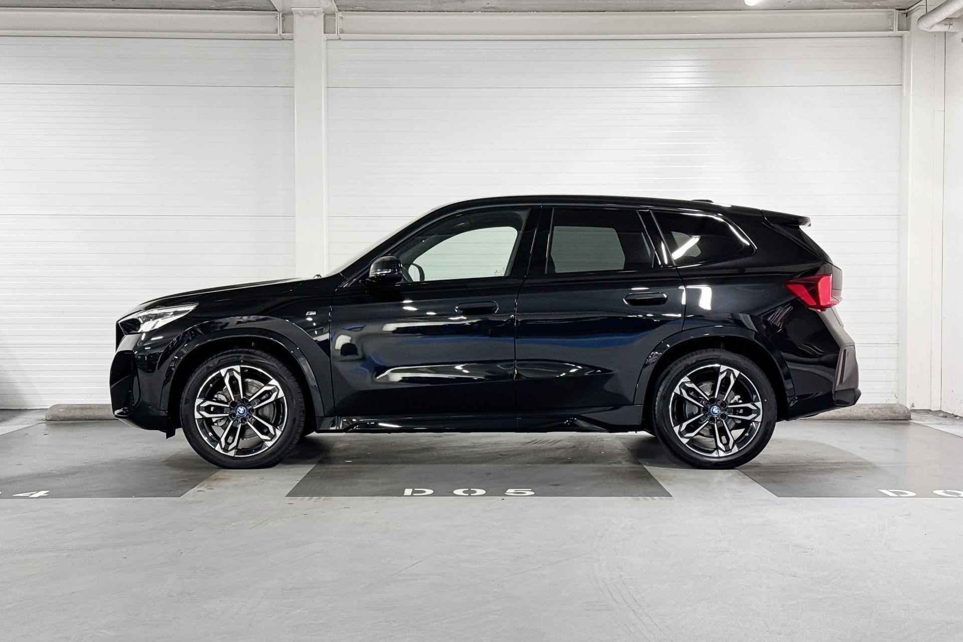 BMW iX1 xDrive30 | M-Sport | Travel Pack | Comfort Pack | Harman/Kardon | Panoramadak - 2/26