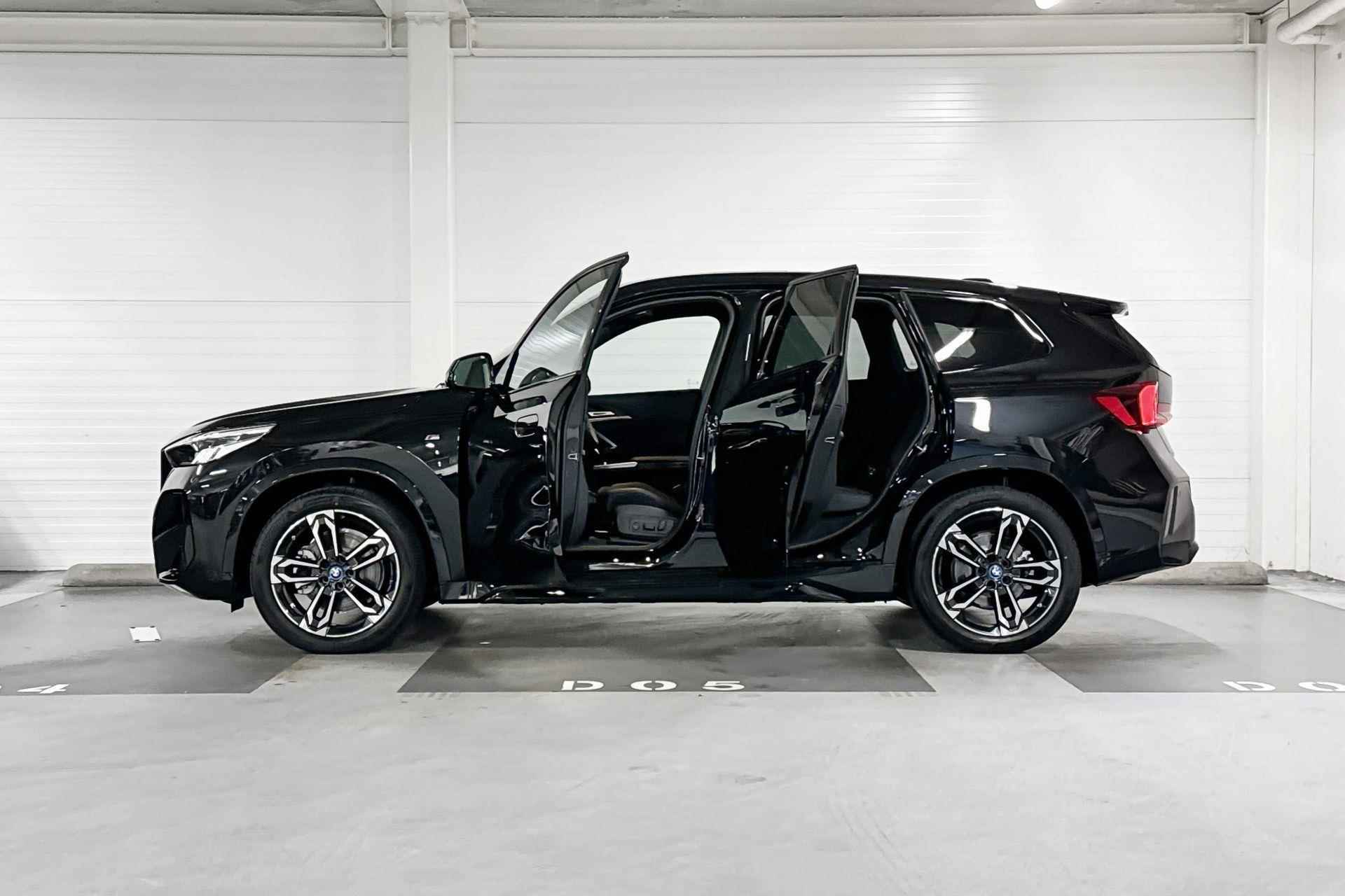 BMW iX1 xDrive30 | M-Sport | Travel Pack | Comfort Pack | Harman/Kardon | Panoramadak - 3/26