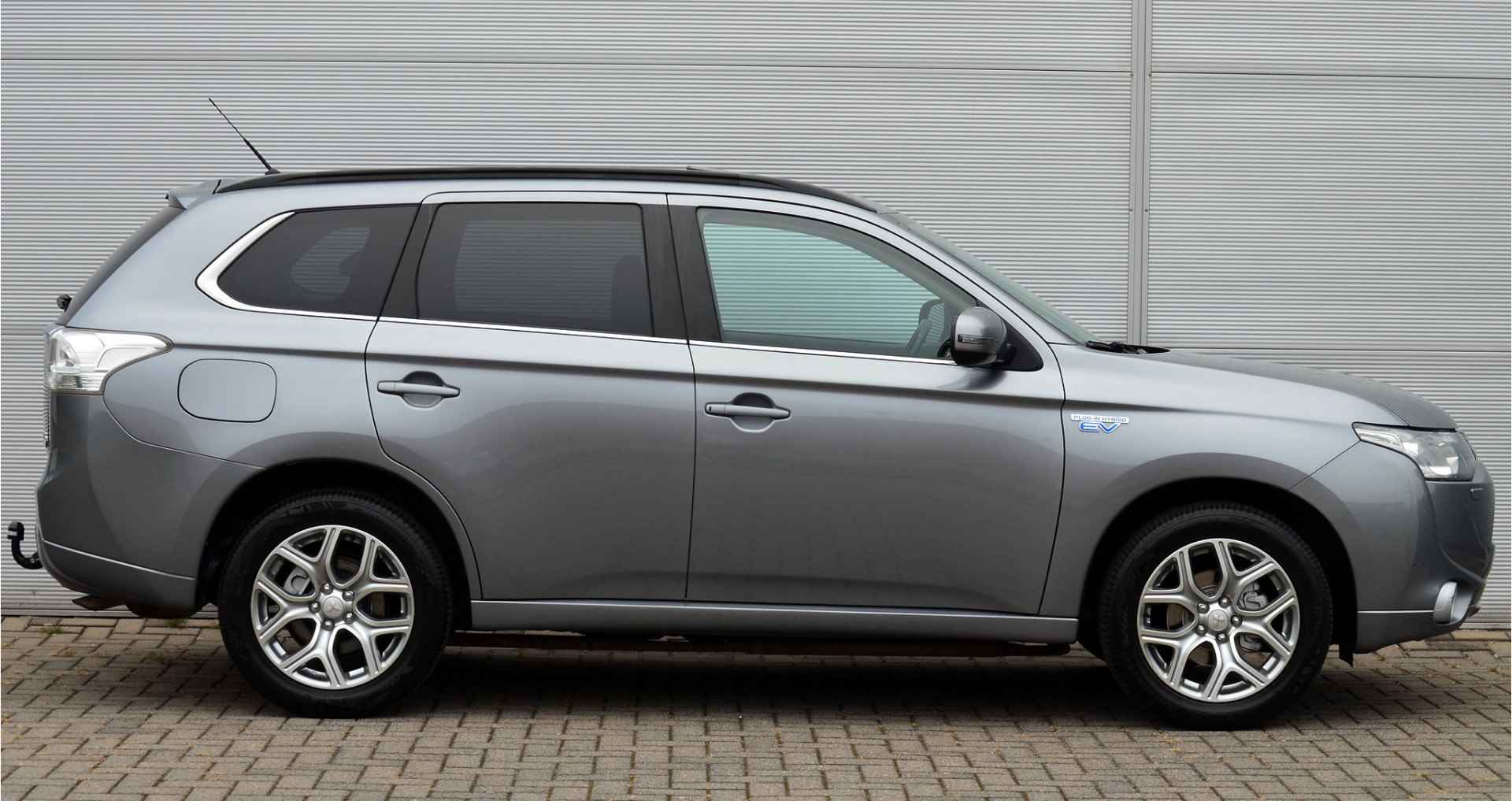 Mitsubishi Outlander PHEV 2.0 INSTYLE PLUS 4WD | PLUG IN HYBRID | V2G | FULL OPTIONS | SCHUIFDAK | TREKHAAK 1500KG | ADAPTIEF CRUISE | ALL IN RIJKLAARPRIJS - 12/51