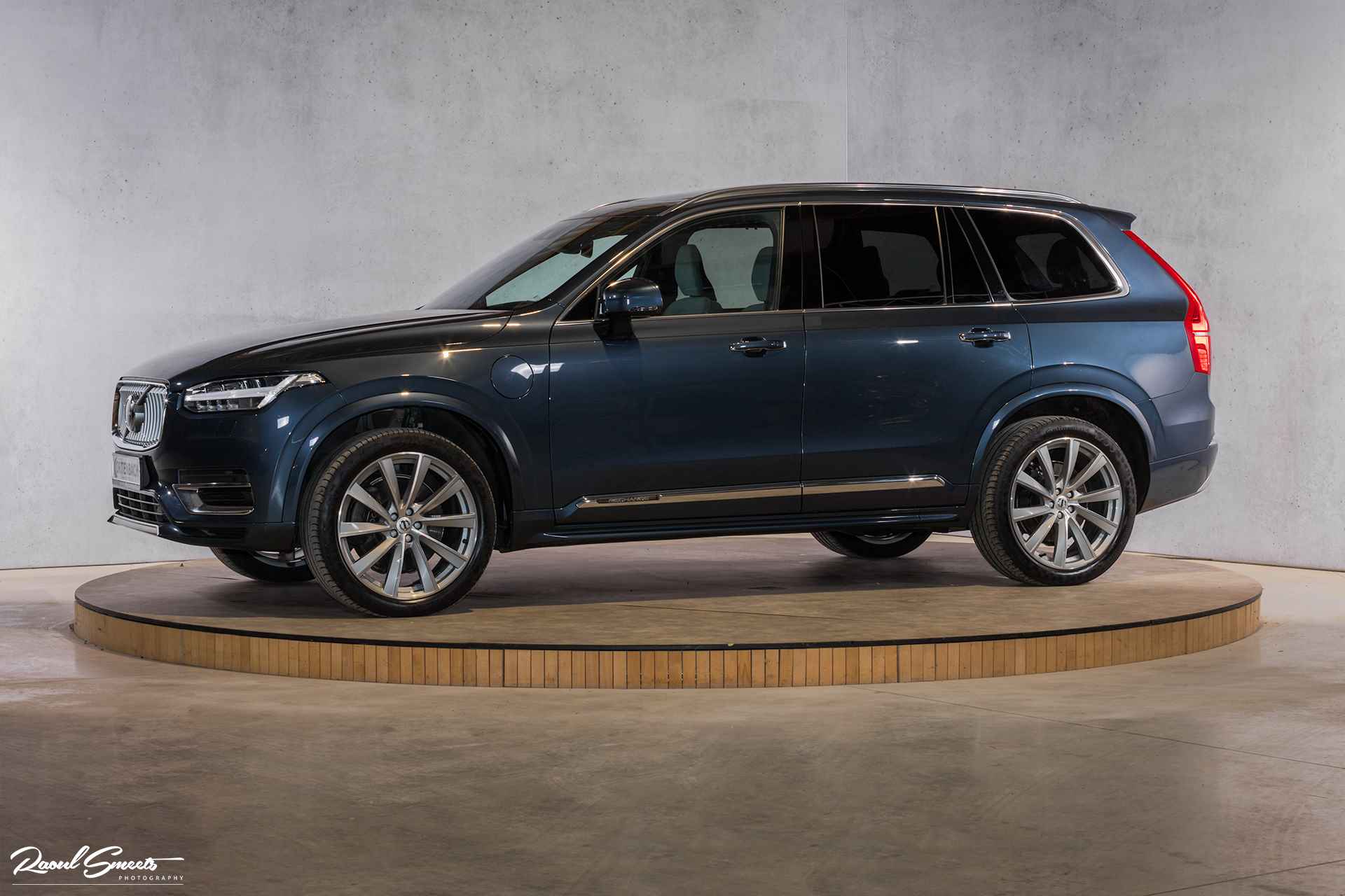 Volvo XC90 2.0 T8 Recharge AWD Plus Bright | Long range | Luchtvering | Zwenkbare trekhaak | Panorama dak | Harman Kardon | Apple carplay | - 2/59