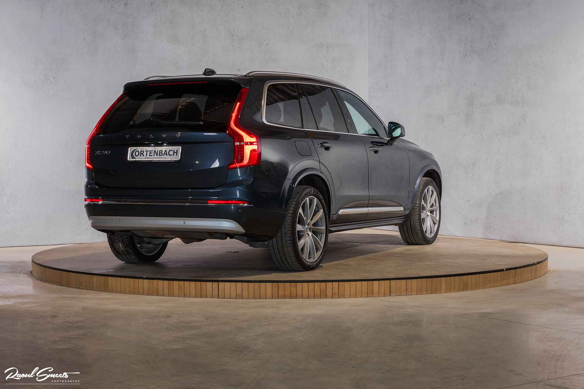 Volvo XC90 2.0 T8 Recharge AWD Plus Bright | Long range | Luchtvering | Zwenkbare trekhaak | Panorama dak | Harman Kardon | Apple carplay | - 4/59