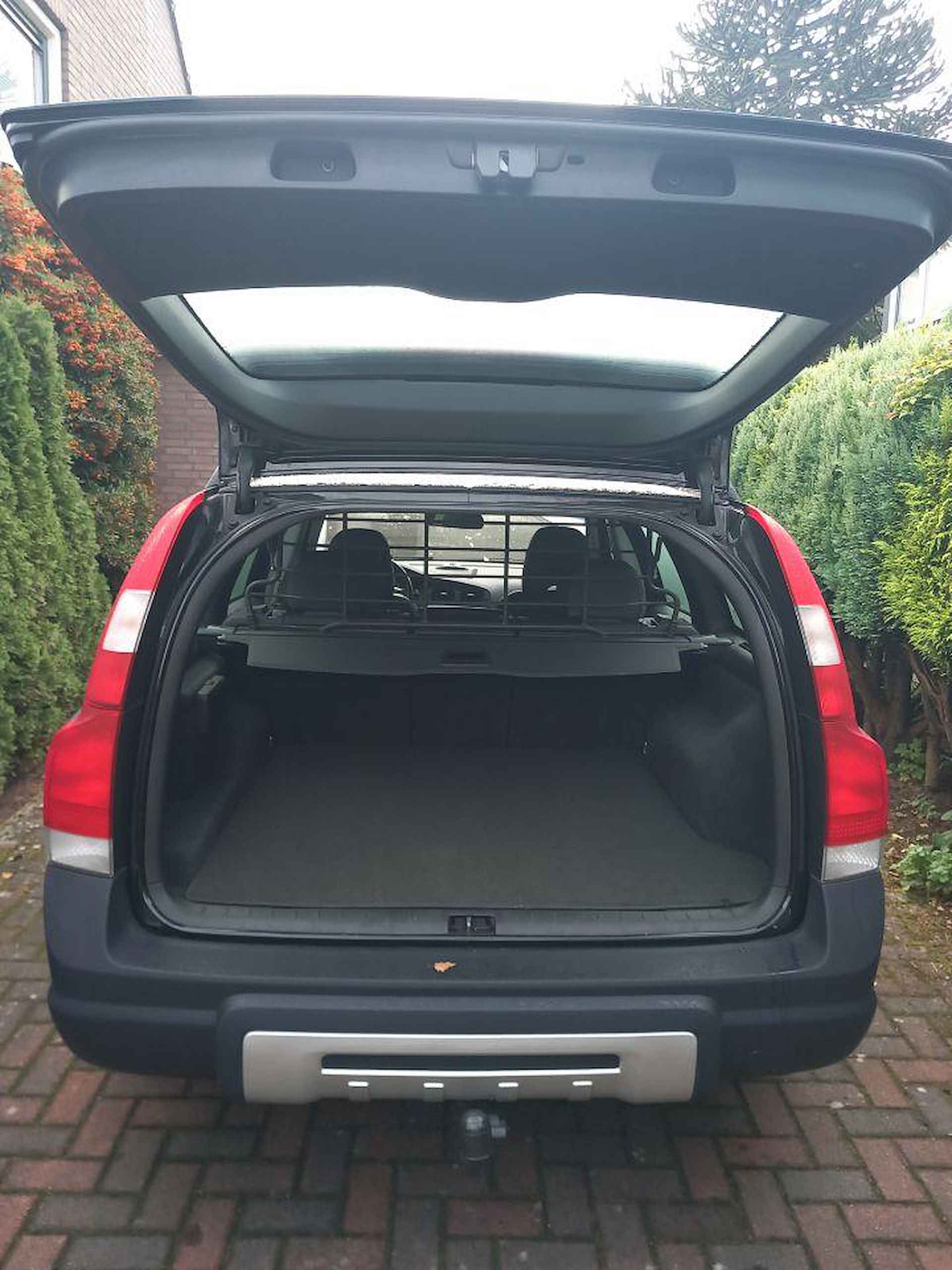 Volvo XC70 2.5 T Summum | Trekhaak | Stoel verwarming | Spoiler | Navigatie | Leder |  100% Dealer onderhouden | - 10/10