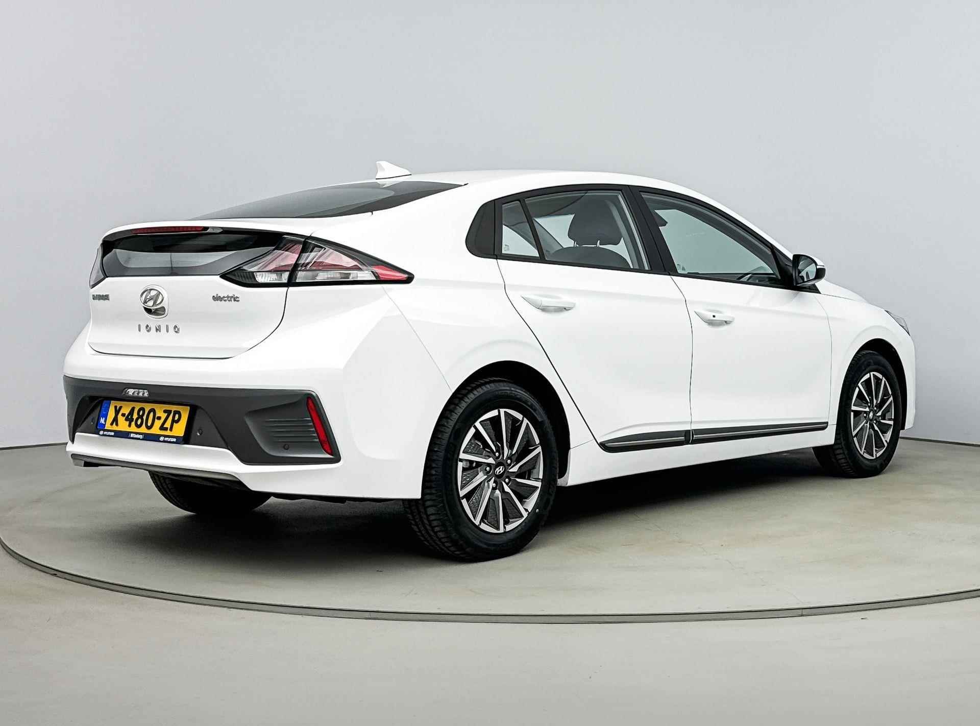 Hyundai IONIQ Comfort EV 38 kWh | €2000,- EV-subsidie! | Navigatie via smartphone | Camera | Keyless - 3/34