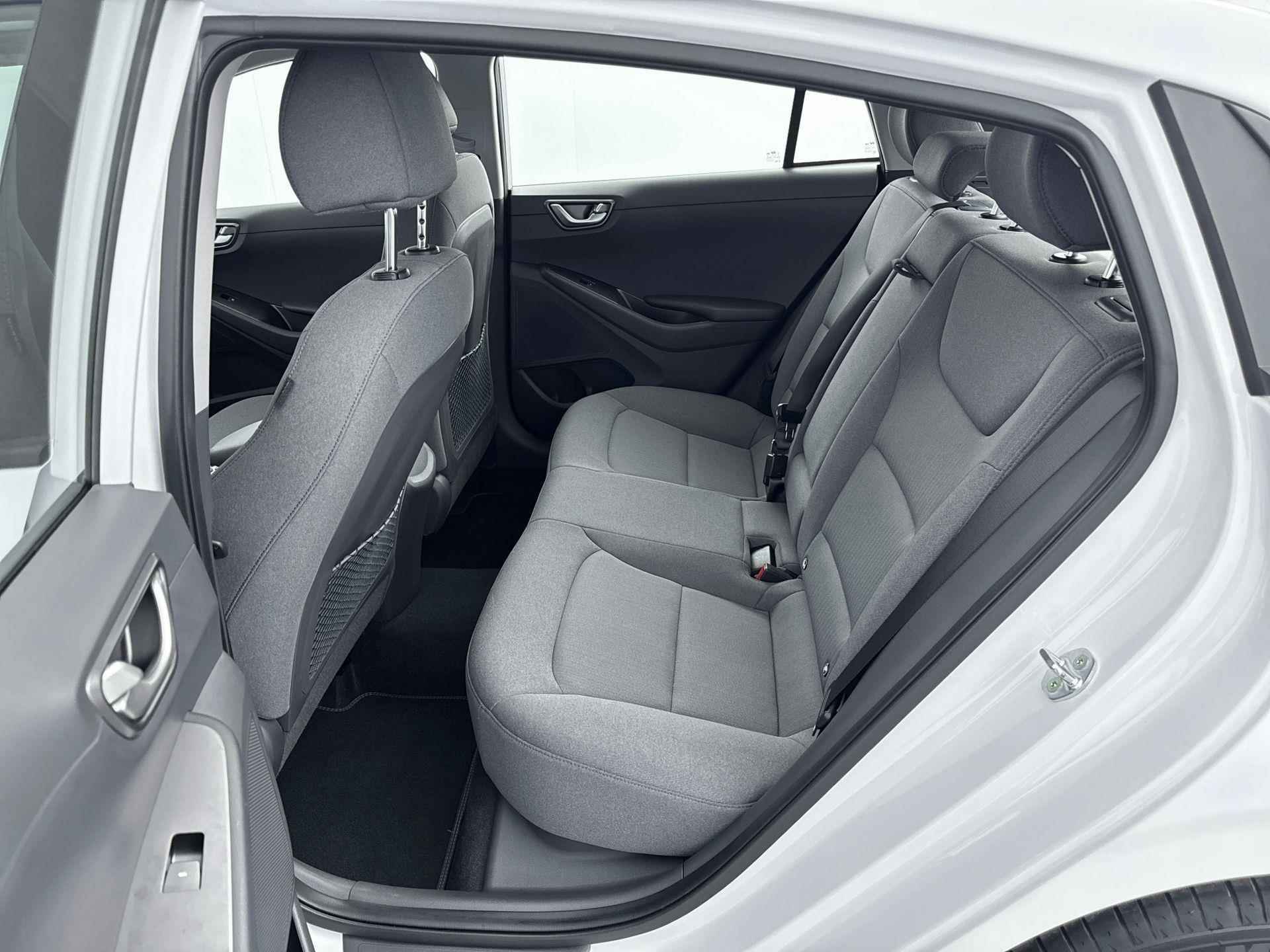Hyundai IONIQ Comfort EV 38 kWh | €2000,- EV-subsidie! | Navigatie via smartphone | Camera | Keyless - 11/34