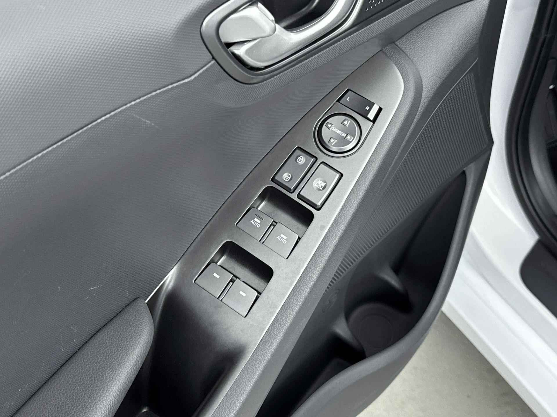 Hyundai IONIQ Comfort EV 38 kWh | €2000,- EV-subsidie! | Navigatie via smartphone | Camera | Keyless - 23/34