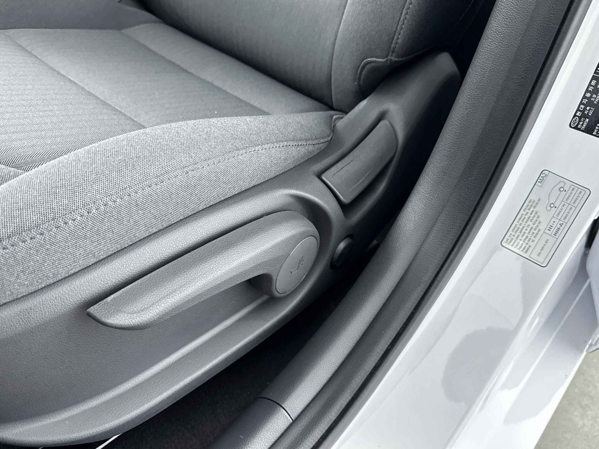 Hyundai IONIQ Comfort EV 38 kWh | €2000,- EV-subsidie! | Navigatie via smartphone | Camera | Keyless - 24/34