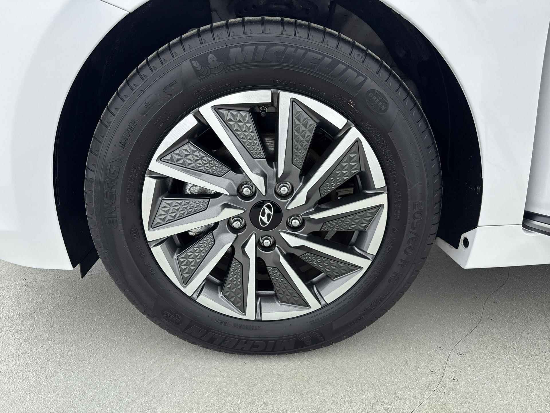 Hyundai IONIQ Comfort EV 38 kWh | €2000,- EV-subsidie! | Navigatie via smartphone | Camera | Keyless - 29/34