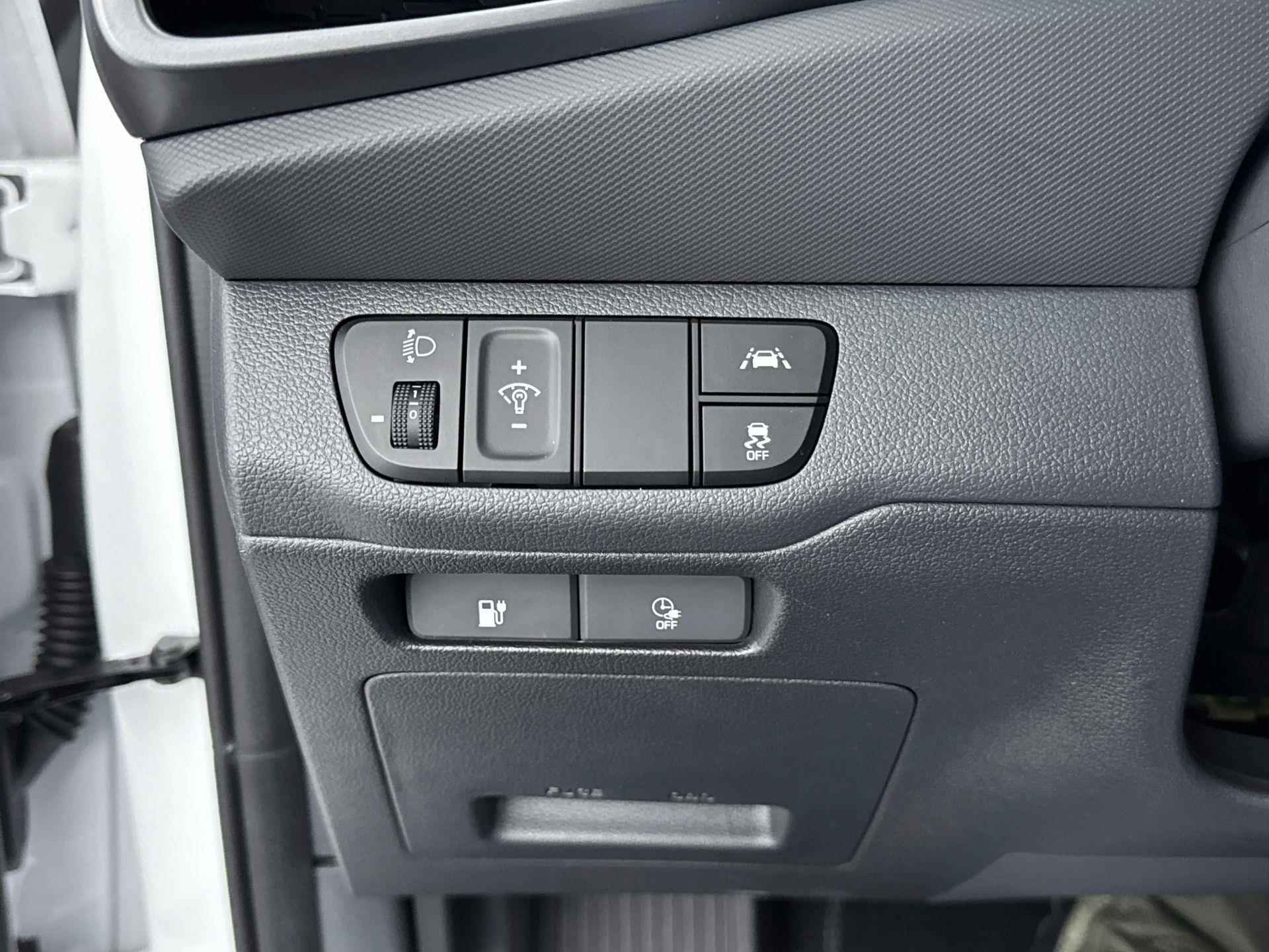 Hyundai IONIQ Comfort EV 38 kWh | €2000,- EV-subsidie! | Navigatie via smartphone | Camera | Keyless - 32/34