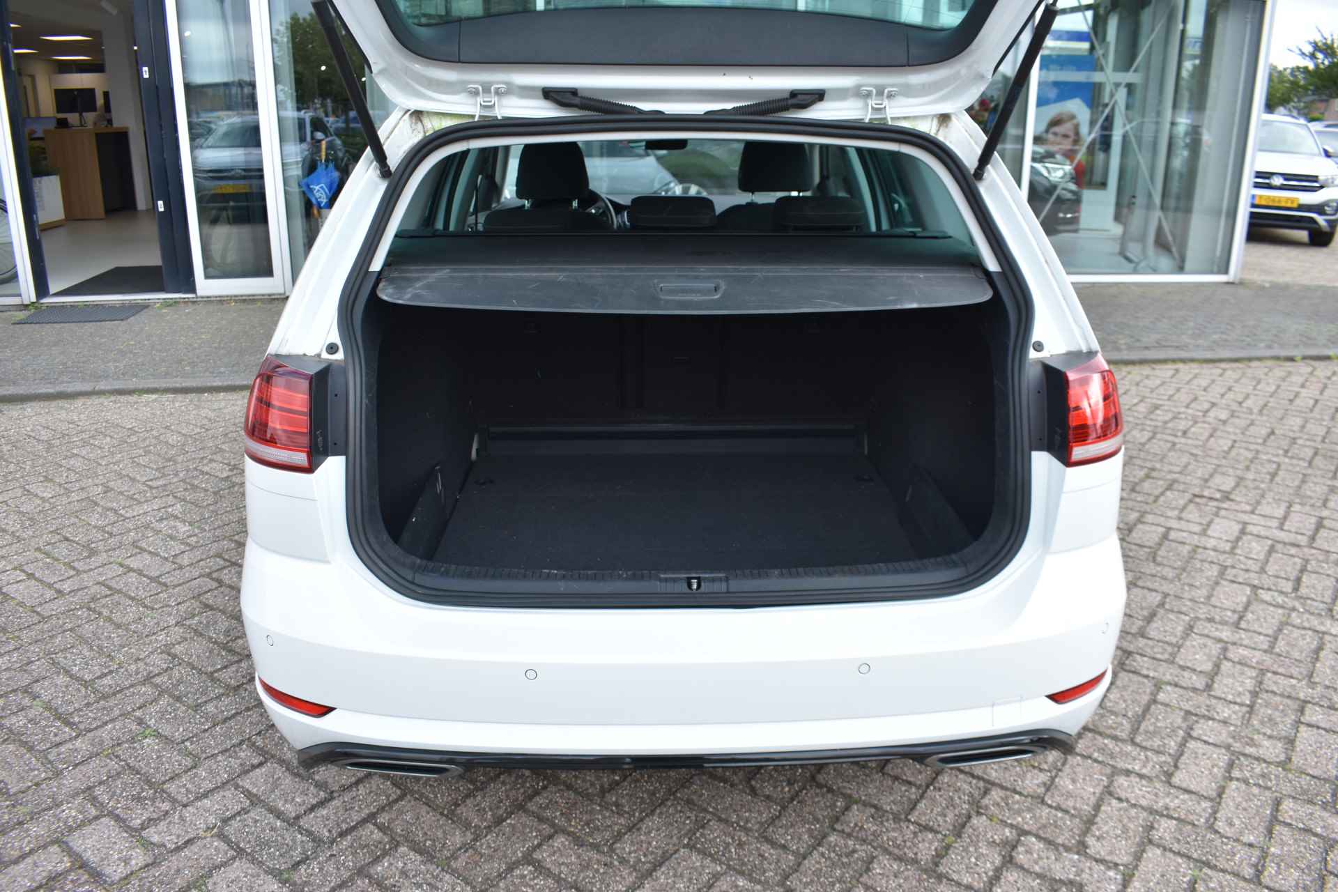 Volkswagen GOLF Variant 1.4 TSI 125PK DSG-7 Highline Business R-Line | NAVIGATIE | STOELVERW. - 38/41