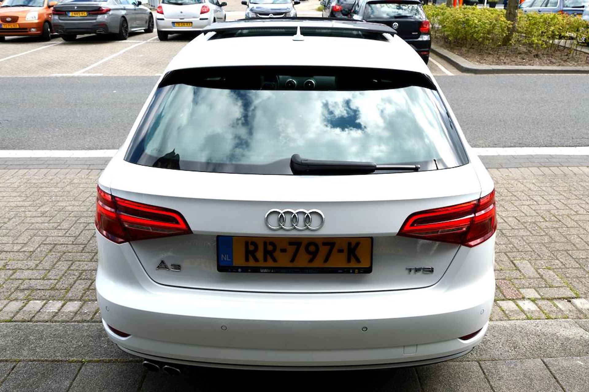 Audi A3 Sportback 1.5 TFSI CoD Sport AUT PDC/LMV17/NAVI/PANO - 12/41