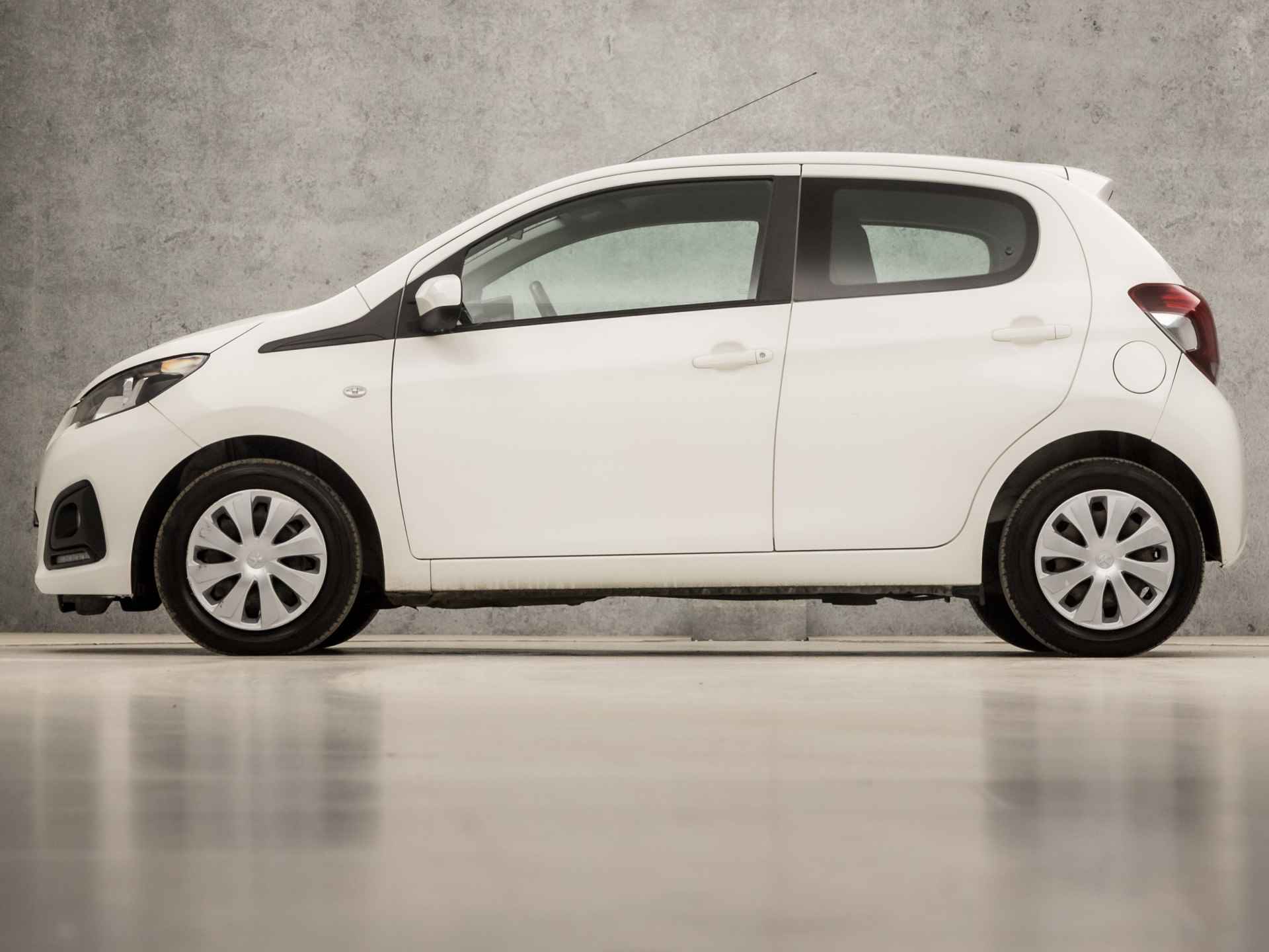 Peugeot 108 1.0 e-VTi Luxury Automaat (AIRCO, BLUETOOTH, 5-DEURS, XENON, STUURWIELBEDIENING, ELEK PAKKET, NIEUWE APK, NIEUWSTAAT) - 2/30