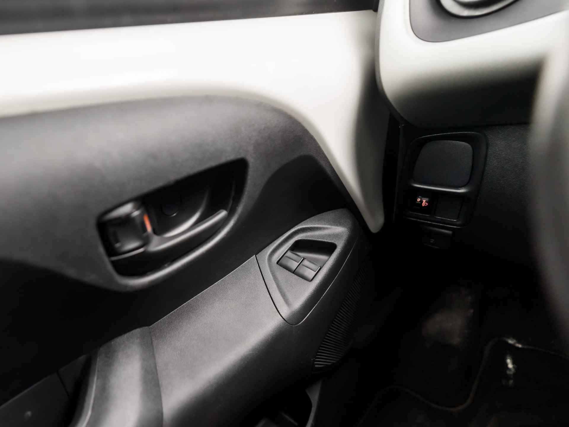 Peugeot 108 1.0 e-VTi Luxury Automaat (AIRCO, BLUETOOTH, 5-DEURS, XENON, STUURWIELBEDIENING, ELEK PAKKET, NIEUWE APK, NIEUWSTAAT) - 21/30