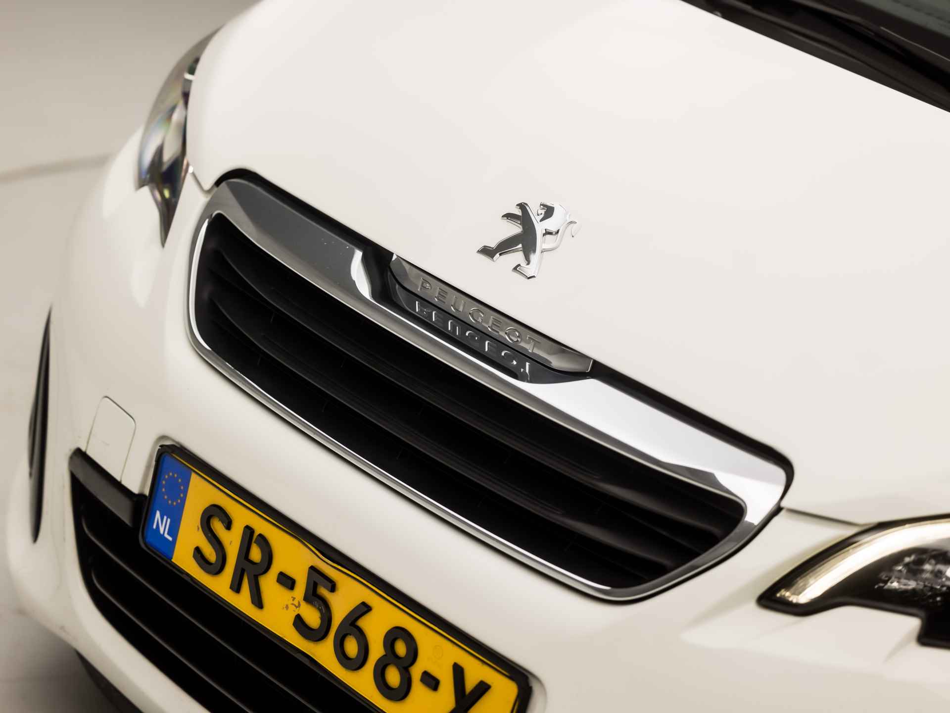 Peugeot 108 1.0 e-VTi Luxury Automaat (AIRCO, BLUETOOTH, 5-DEURS, XENON, STUURWIELBEDIENING, ELEK PAKKET, NIEUWE APK, NIEUWSTAAT) - 27/30