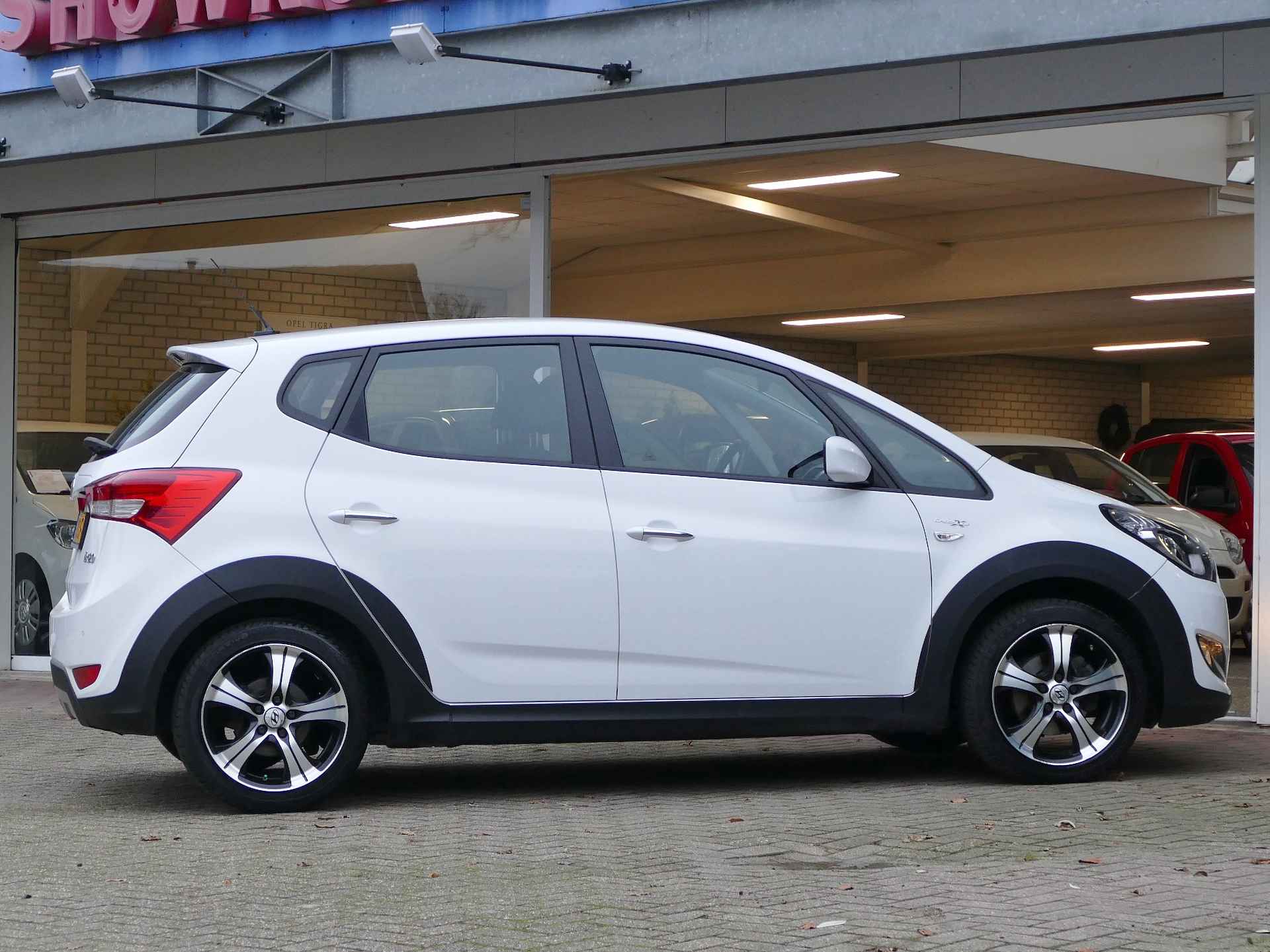 Hyundai ix20 1.6i Crossline X AUTOMAAT | all-season-banden | stoelverwarming - 42/45