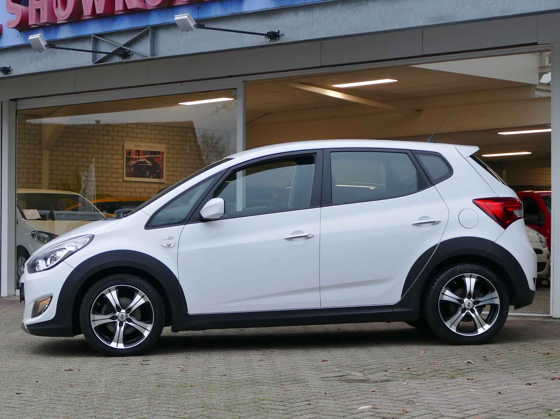 Hyundai ix20 1.6i Crossline X AUTOMAAT | all-season-banden | stoelverwarming - 43/45