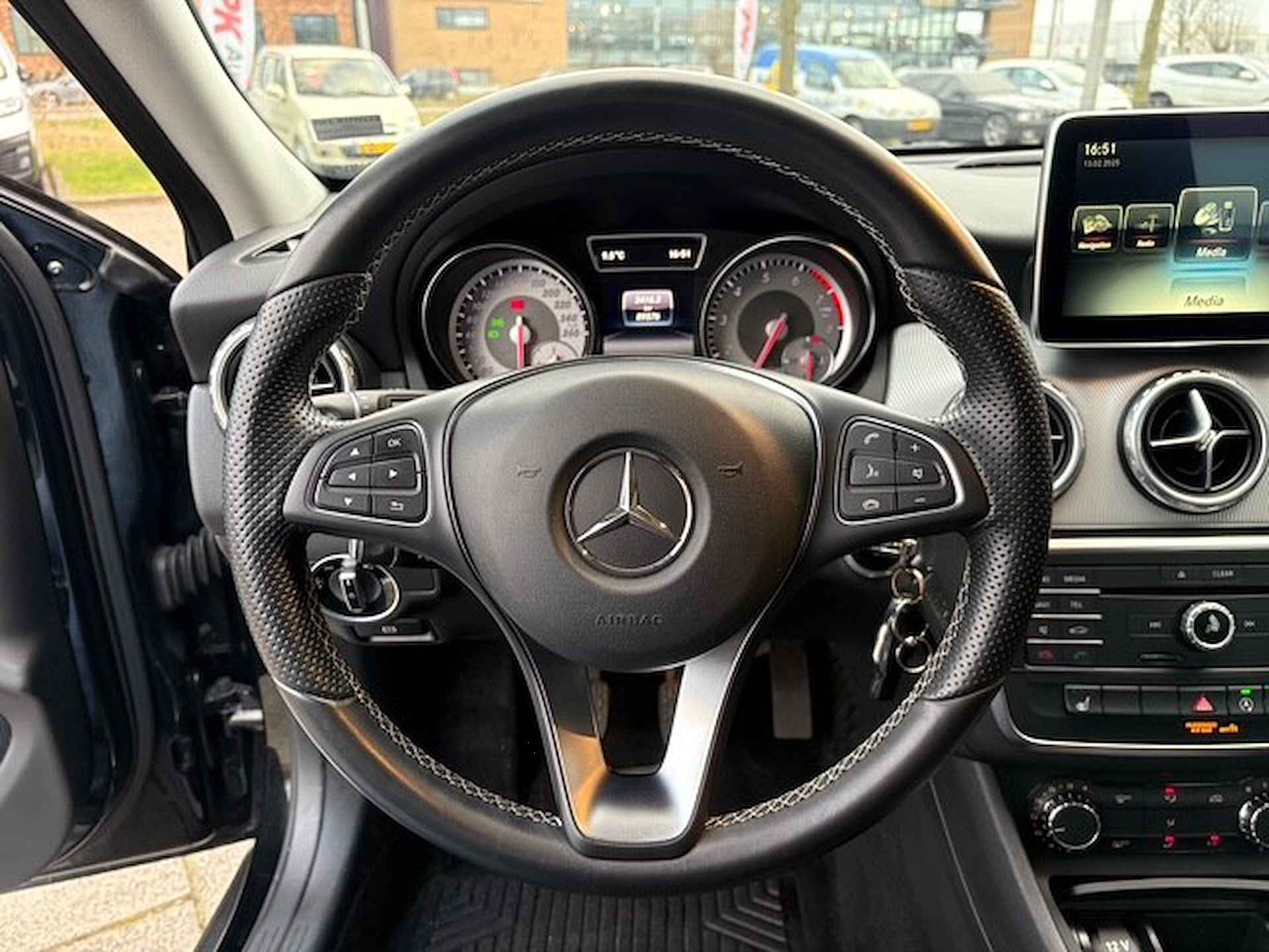 Mercedes-Benz GLA 180 Ambition | Navi | Cruise | 89.576 km Dealeronderhouden - 12/19