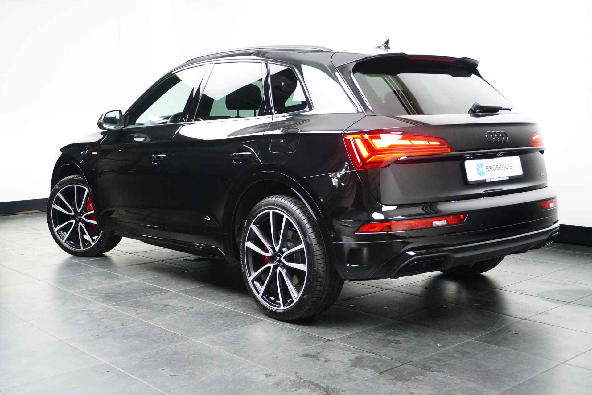 Audi Q5 55 TFSI E Quattro 368PK | Panorama Dak | Matrix LED | B&O | Luchtvering | Head up | 2148KM! | Valcona | 360° Camera | Trekhaak (2000KG) Wegklapbaar | 21" Lichtmetaal | Dode Hoek - 13/32