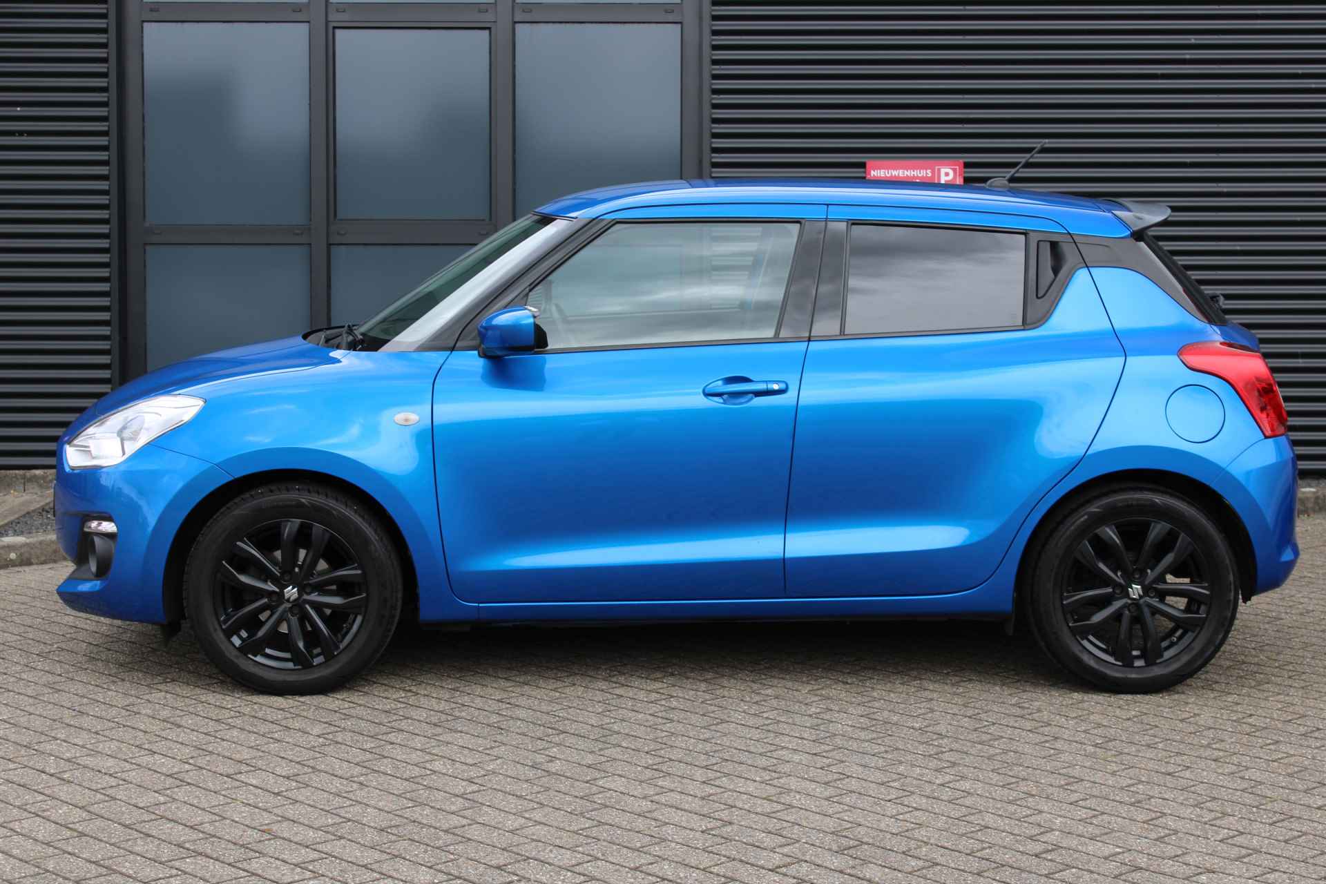 Suzuki Swift 1.2 Sportline / Stoelverwarming / Airco / 17'' LMV / 2-Din Scherm / '' vraag een vrijblijvende offerte aan '' - 3/26