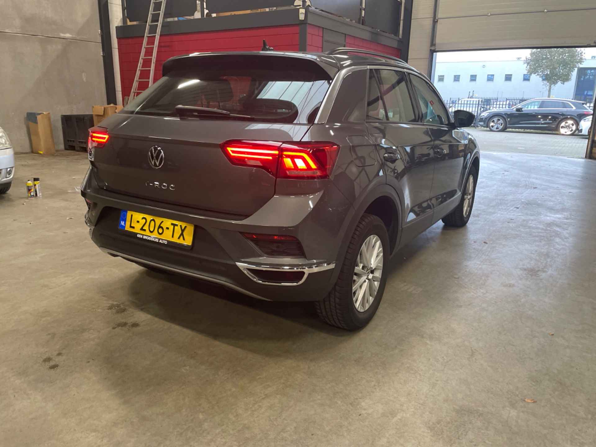 Volkswagen T-Roc 1.0 TSI 110 pk Style | Parkeersensoren | Cruise control adaptief | Dab | - 3/6