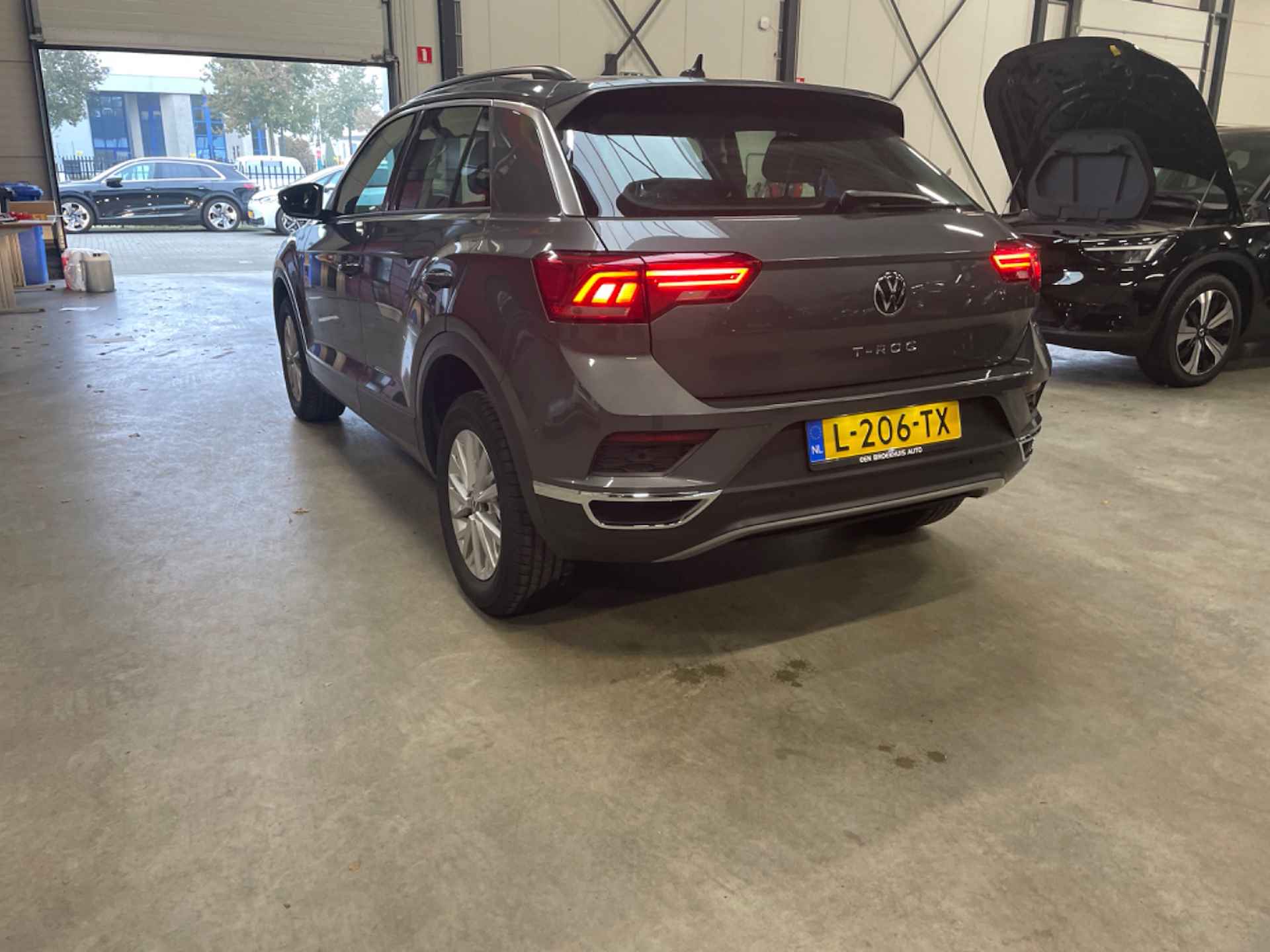 Volkswagen T-Roc 1.0 TSI 110 pk Style | Parkeersensoren | Cruise control adaptief | Dab | - 4/6