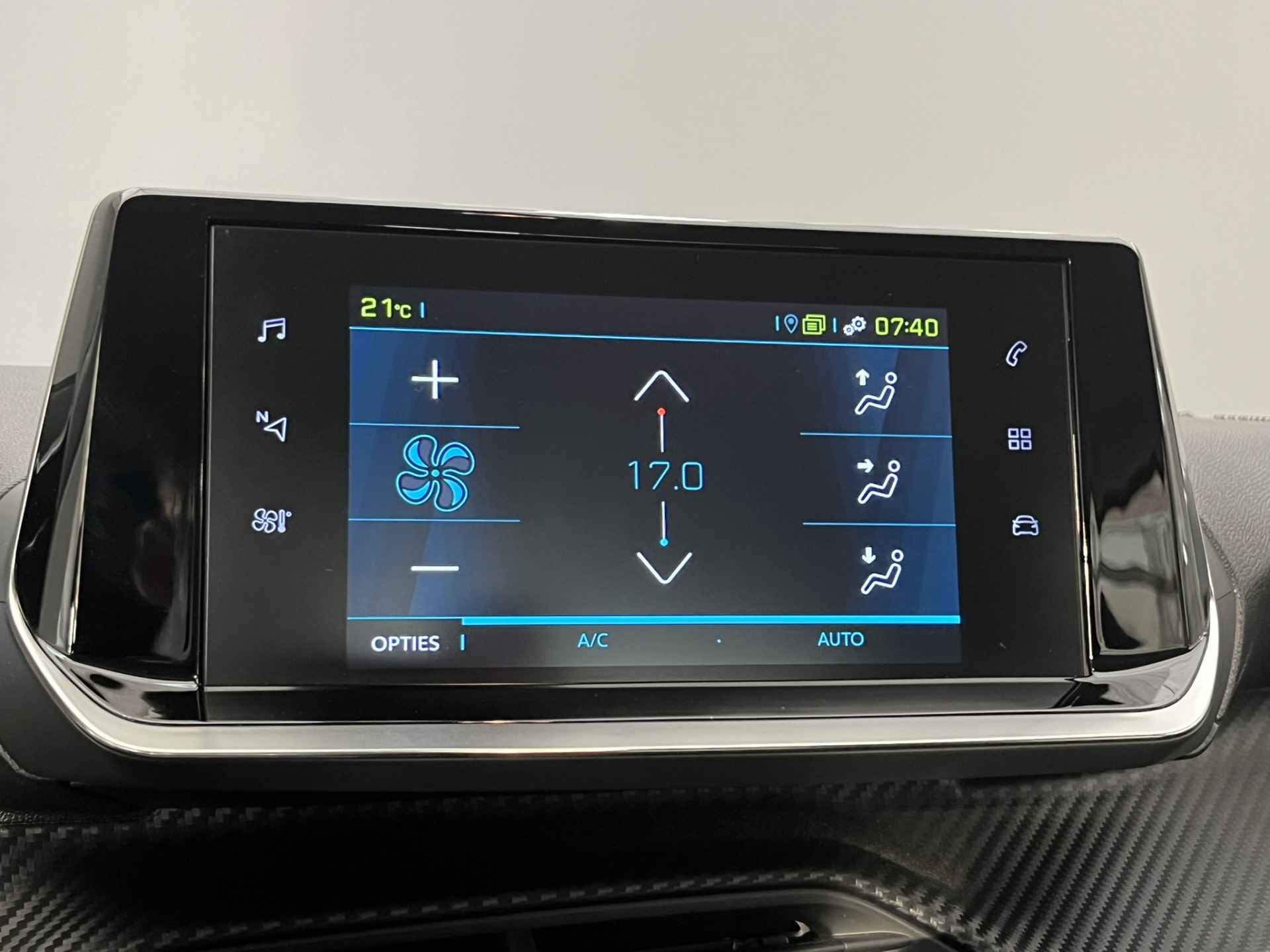 Peugeot e-2008 EV Active Pack 50 kWh | Navigatie | Camera | Cruise | Clima | Bluetooth | Carplay | 16" Lichtmetaal 16" Lichtmetaal | LED | DAB - 8/38