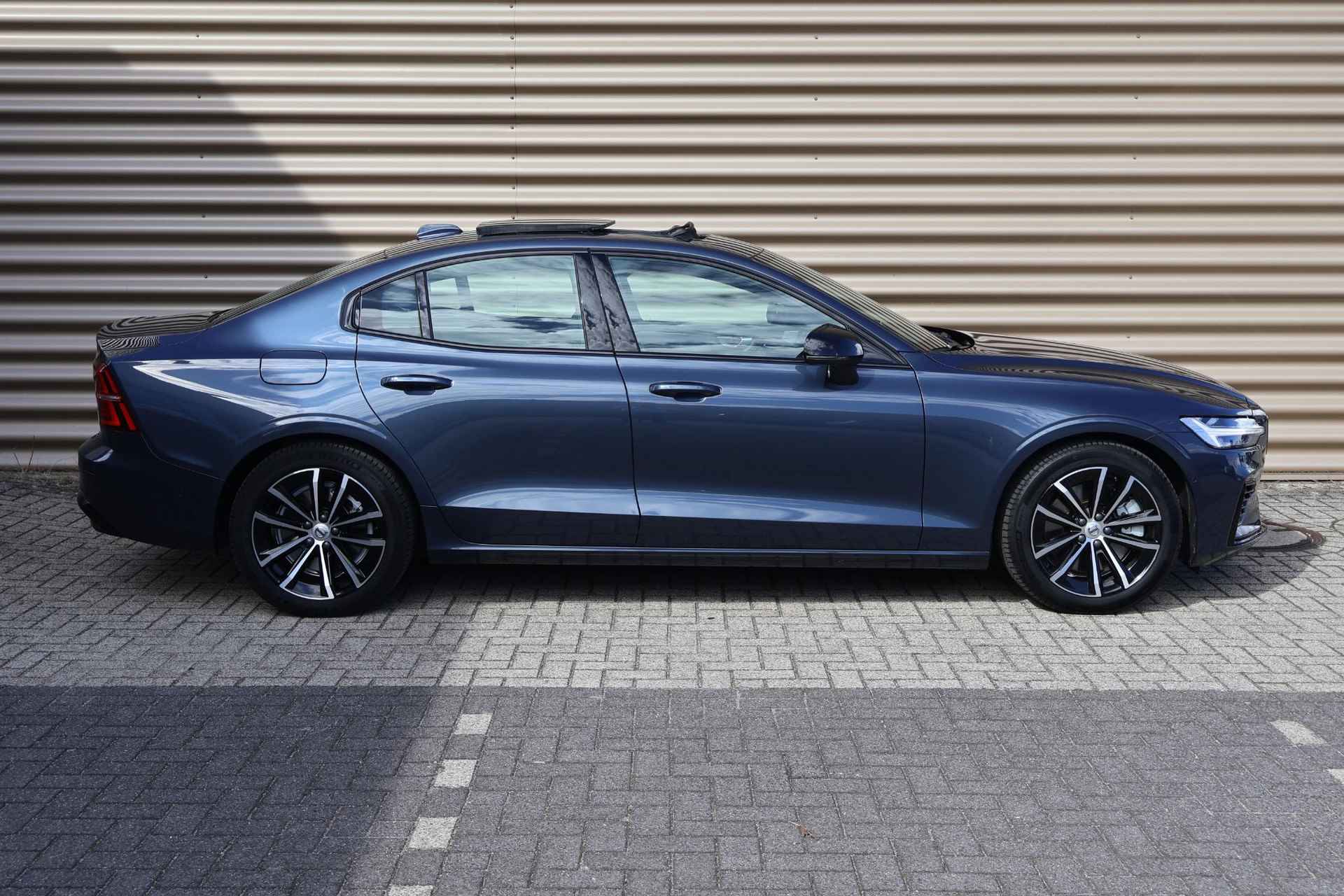 Volvo S60 2.0 Recharge T6 AWD Ultimate Dark l Long range l Bowers & Wilkins - 7/47