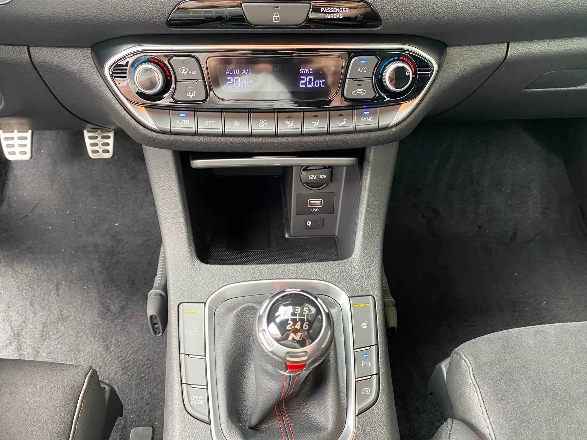 Hyundai I30 Wagon 1.5 T-GDI 48V 160pk N-Line | Demo | Navigatie | Stoelverwarming | Parkeersensoren  | Sportstoelen - 25/32