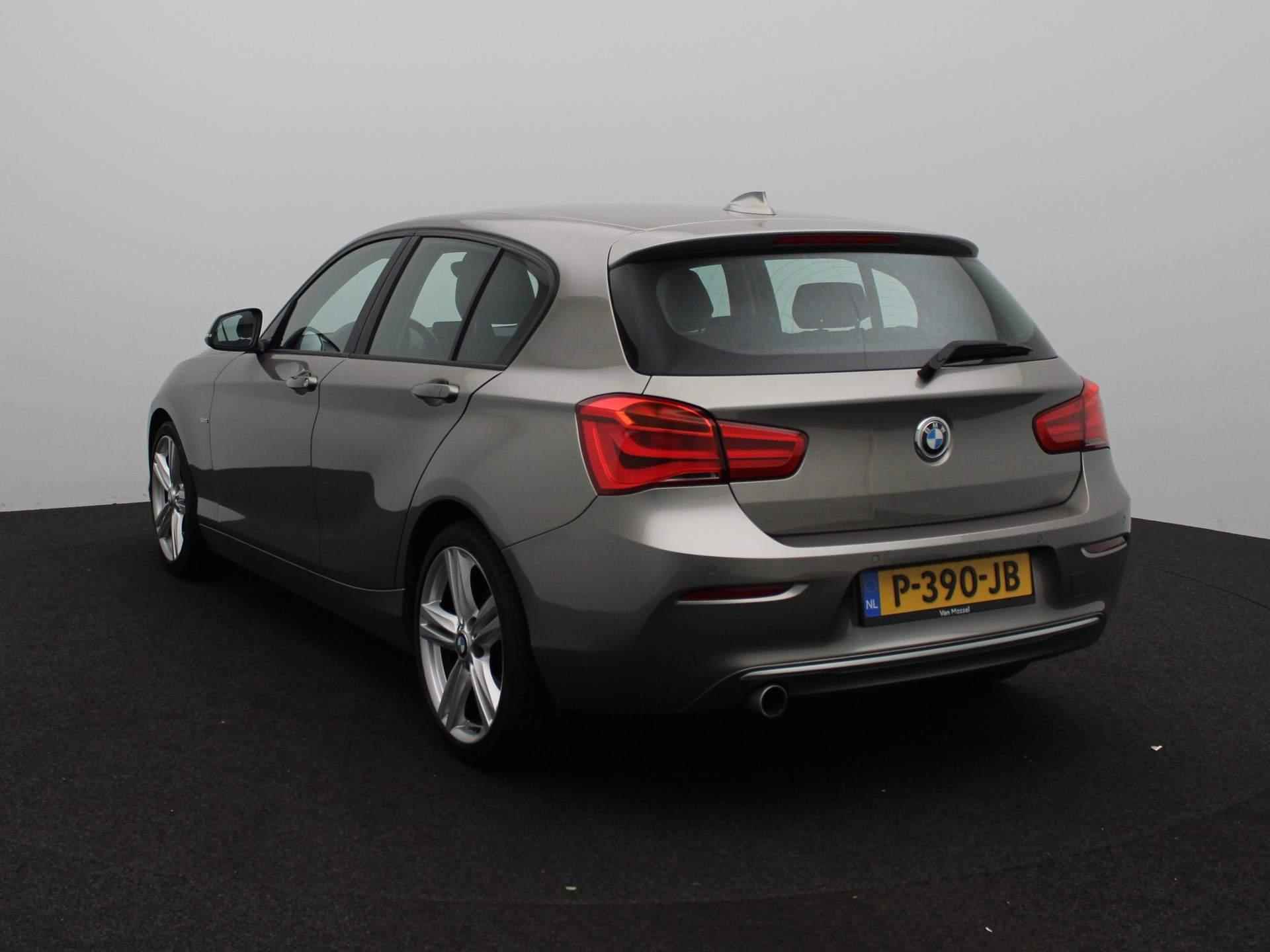 BMW 1-serie 5drs. 116d Urban Line | Navi | Leder | Led koplampen | 18'' Sportvelgen | Cruise Control | - 2/25