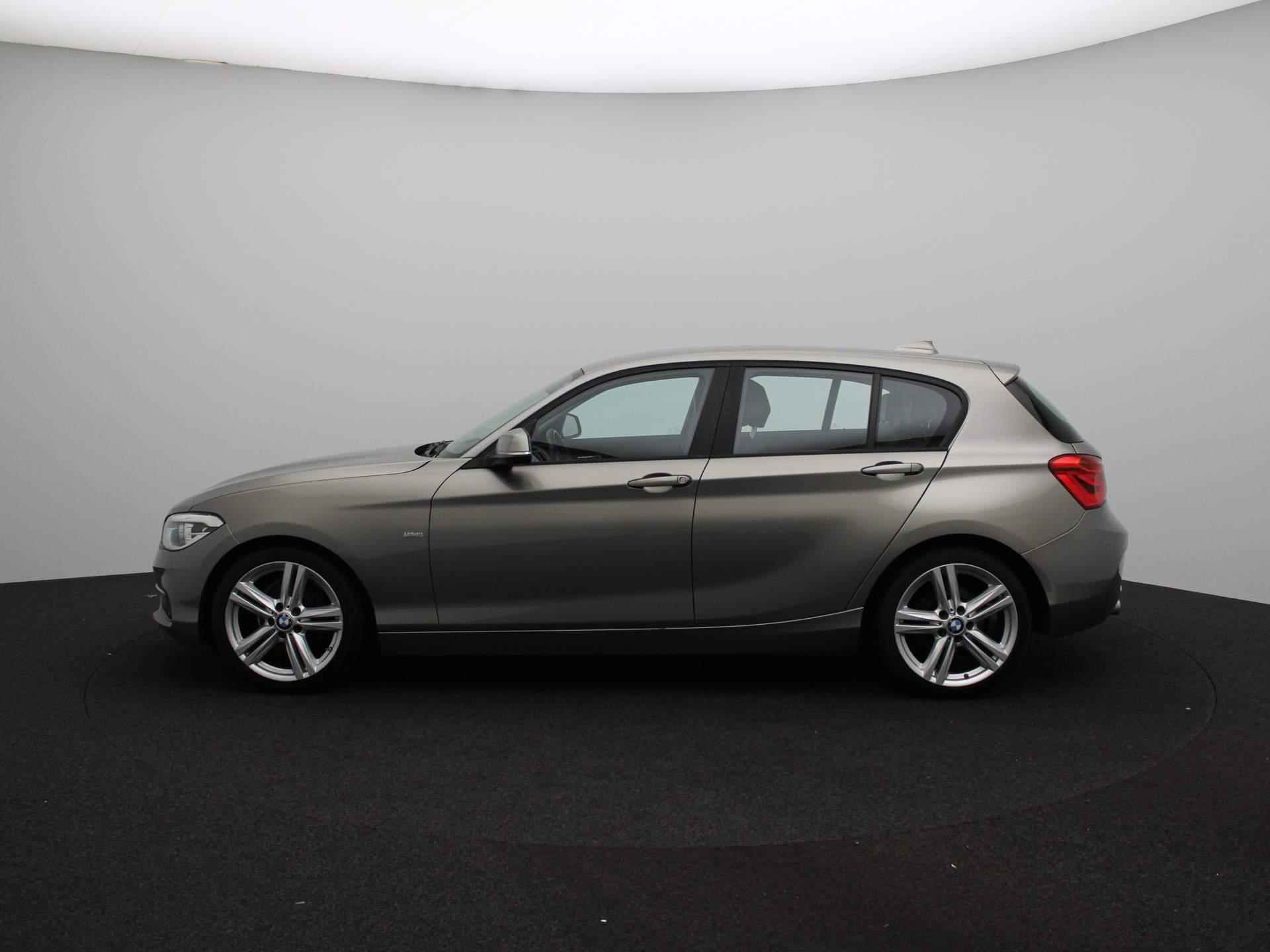 BMW 1-serie 5drs. 116d Urban Line | Navi | Leder | Led koplampen | 18'' Sportvelgen | Cruise Control | - 4/25