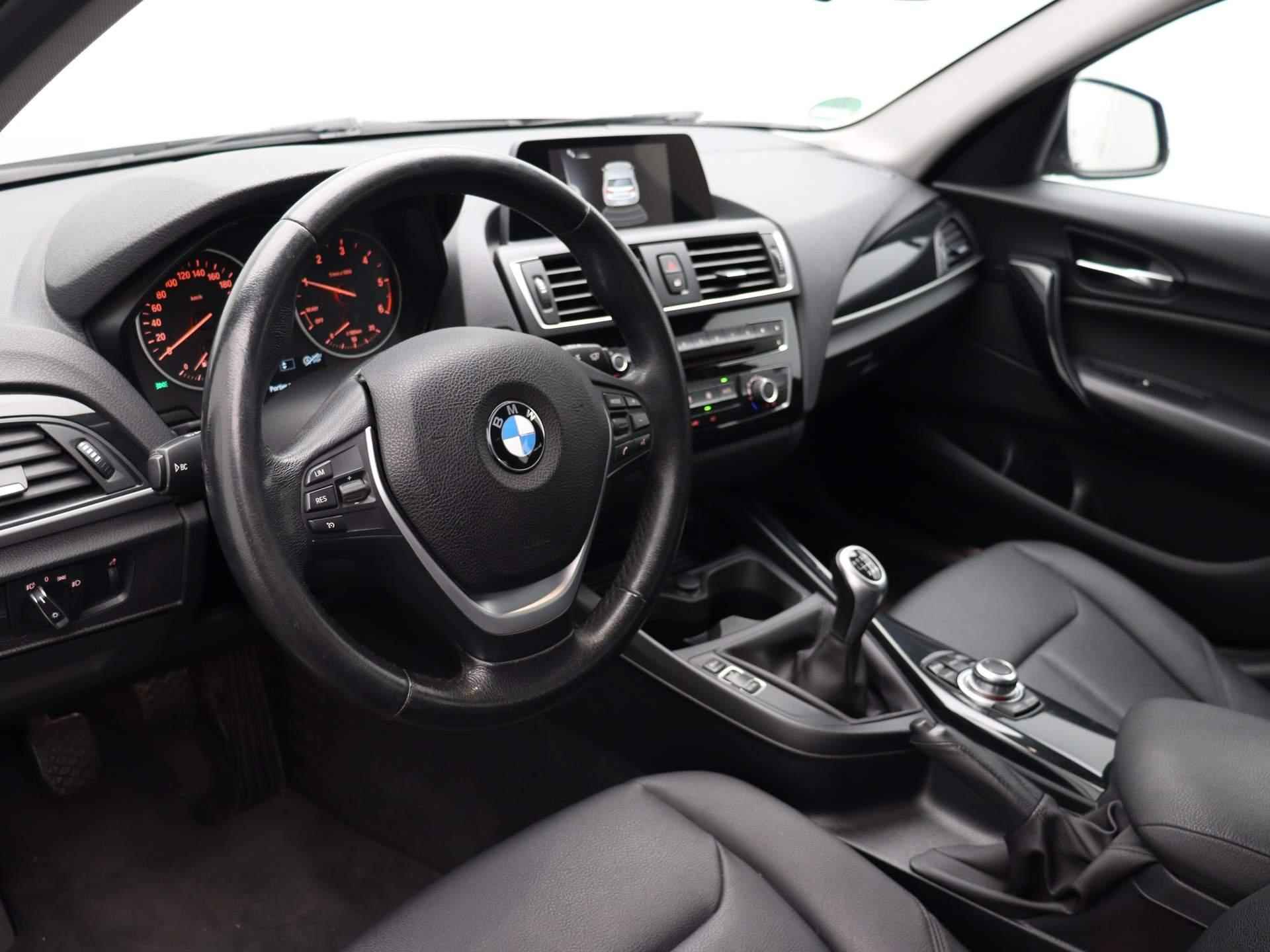 BMW 1-serie 5drs. 116d Urban Line | Navi | Leder | Led koplampen | 18'' Sportvelgen | Cruise Control | - 20/25