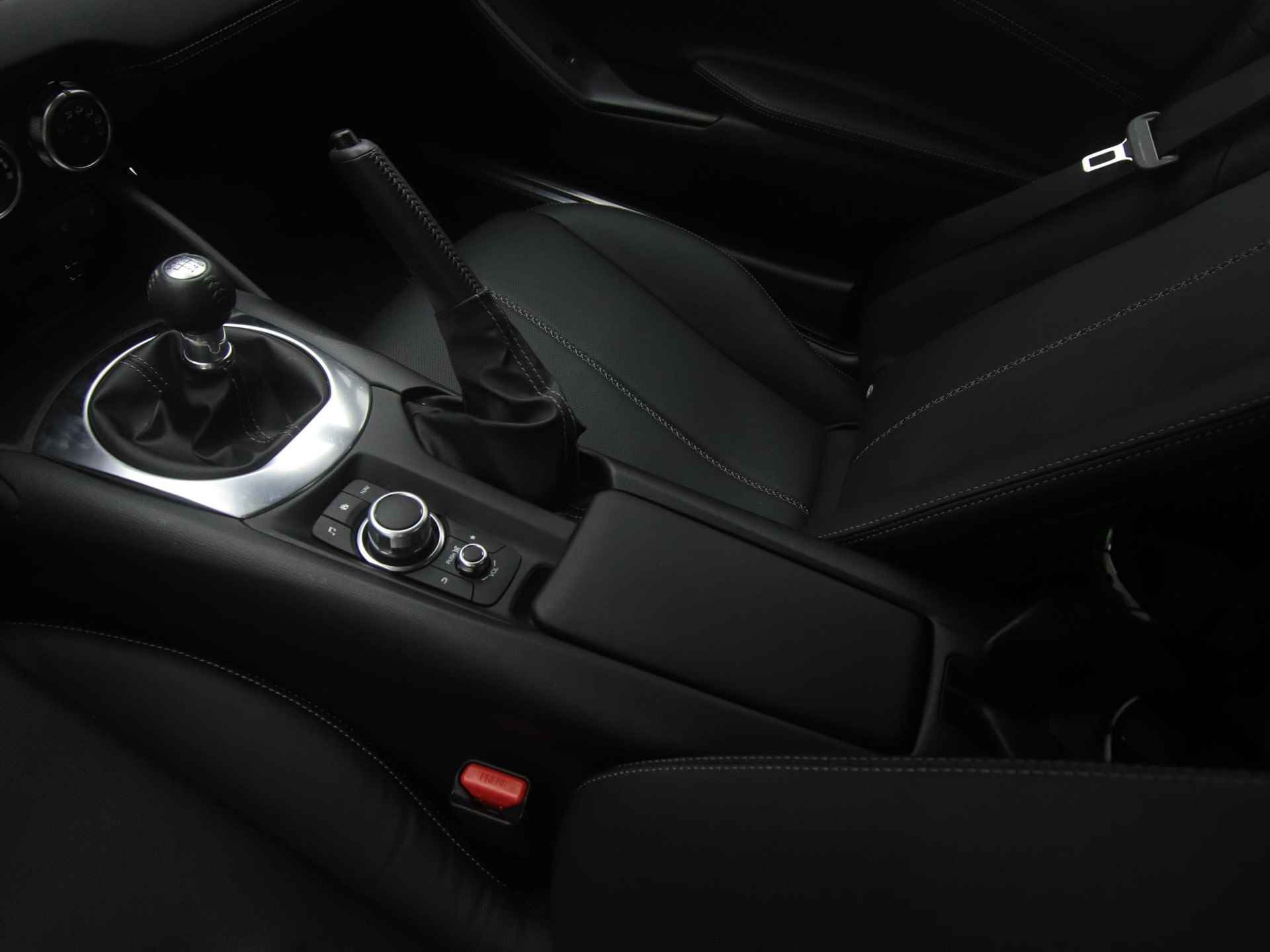 Mazda MX-5 Roadster 1.5 SkyActiv-G Luxury : dealer onderhouden - 38/47