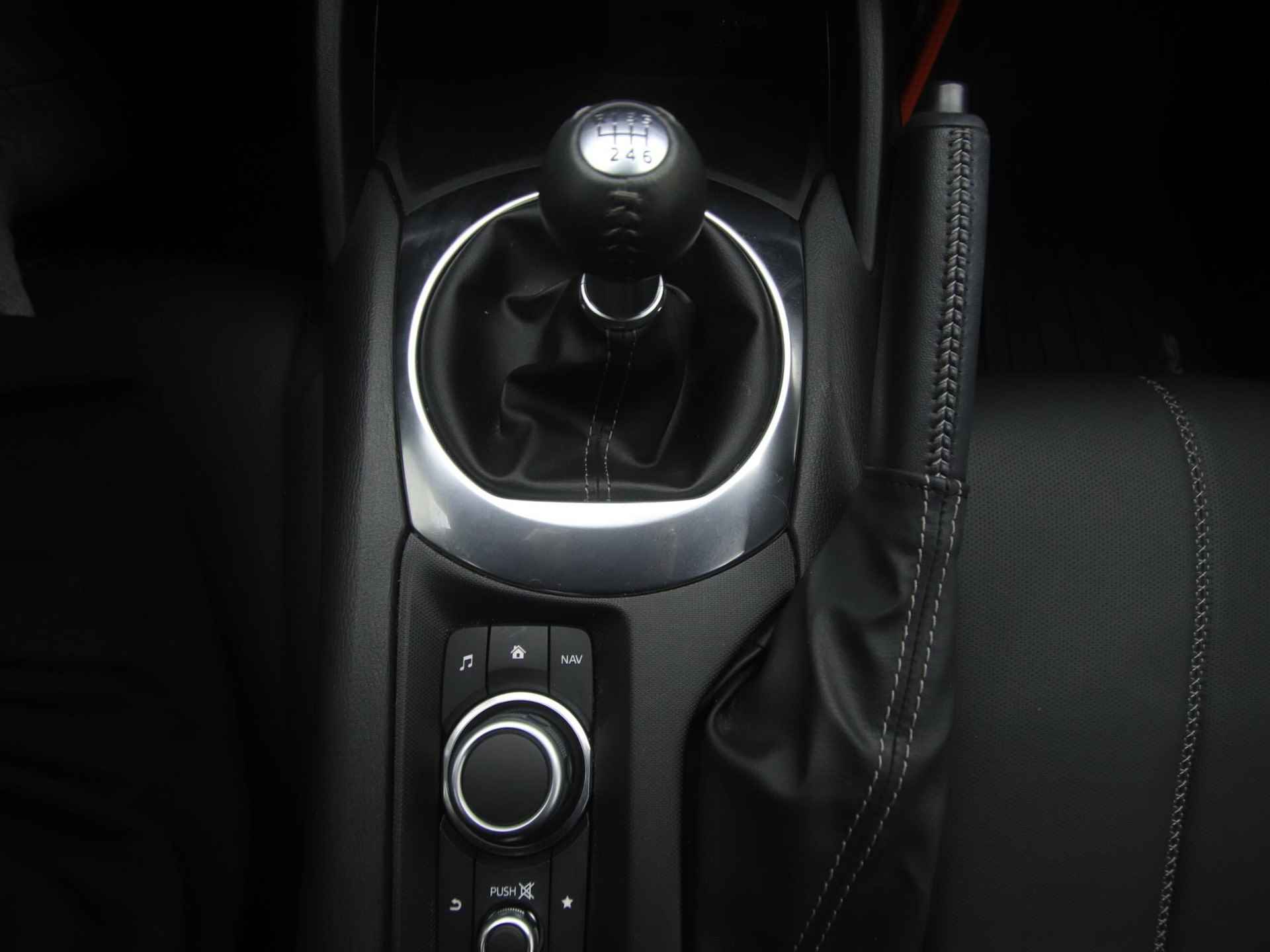 Mazda MX-5 Roadster 1.5 SkyActiv-G Luxury : dealer onderhouden - 39/47