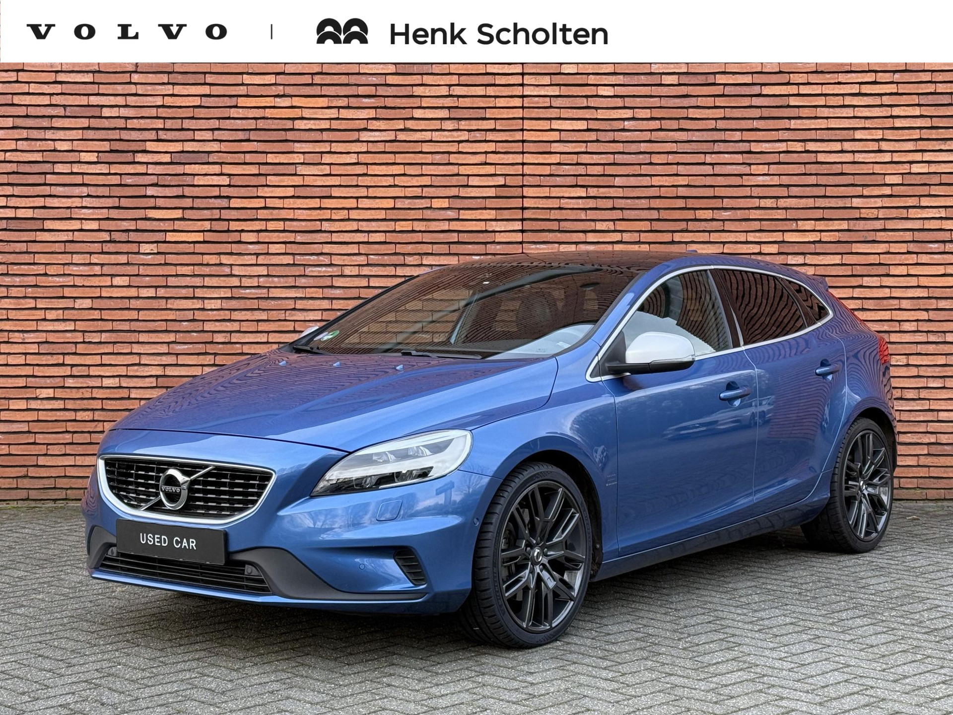 Volvo V40 T3 AUT6 152PK Polar+ Sport | Trekhaak | Standkachel | Elektrisch Verstelbare Voorstoelen | Panorama Dak | Parkeercamera | Volvo On Call | Bluetooth Telefonie & Multimedia | Getint Glas | Keyless Entry