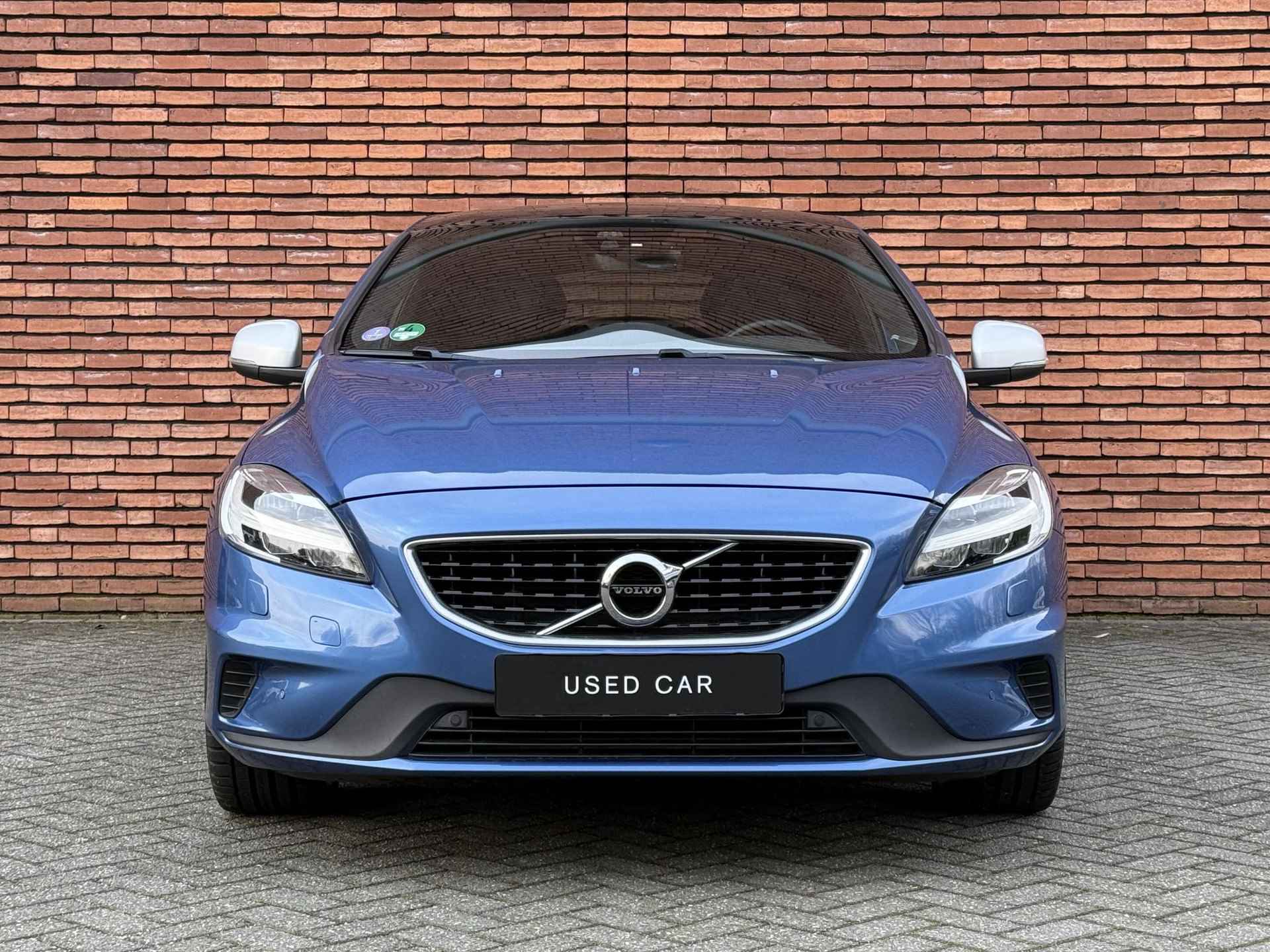 Volvo V40 T3 AUT6 152PK Polar+ Sport | Trekhaak | Standkachel | Elektrisch Verstelbare Voorstoelen | Panorama Dak | Parkeercamera | Volvo On Call | Bluetooth Telefonie & Multimedia | Getint Glas | Keyless Entry - 17/23