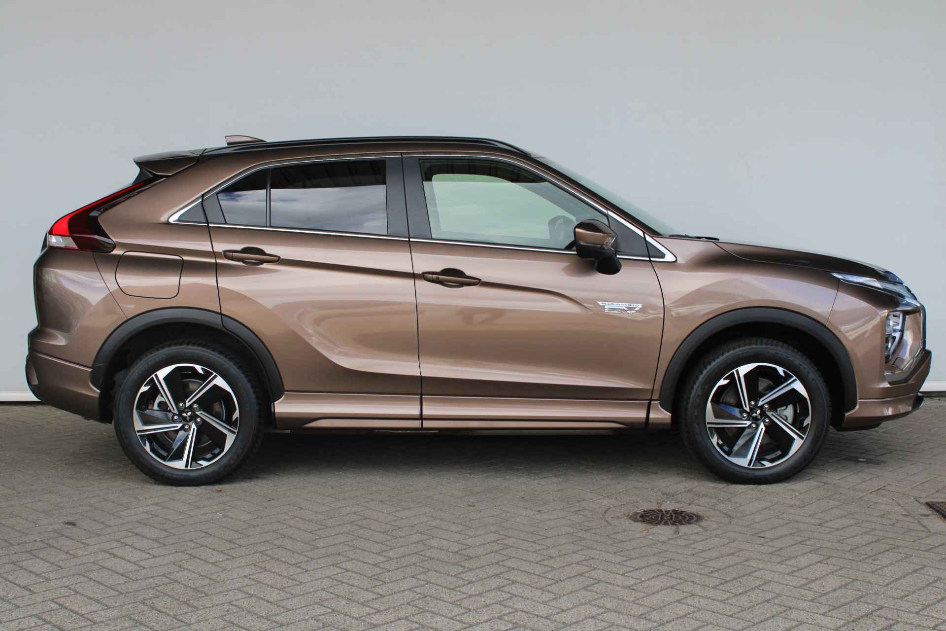 Mitsubishi Eclipse Cross 2.4 PHEV Intense+ - 9/27