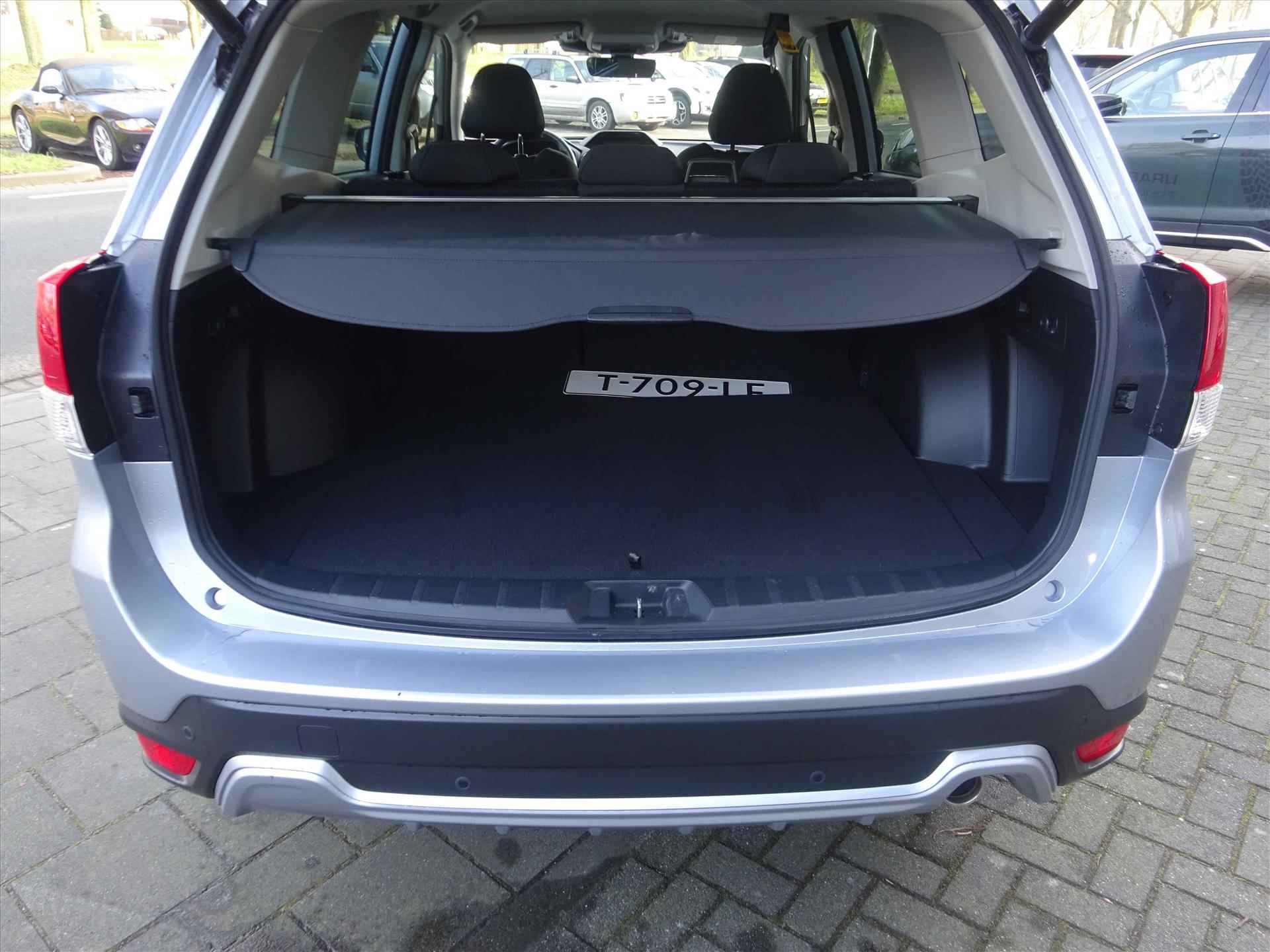 Subaru Forester 2.0i e-BOXER 150pk CVT Luxury | Ice Silver | Navi |Trekhaak | 5 jaar fabrieks garantie - 12/50