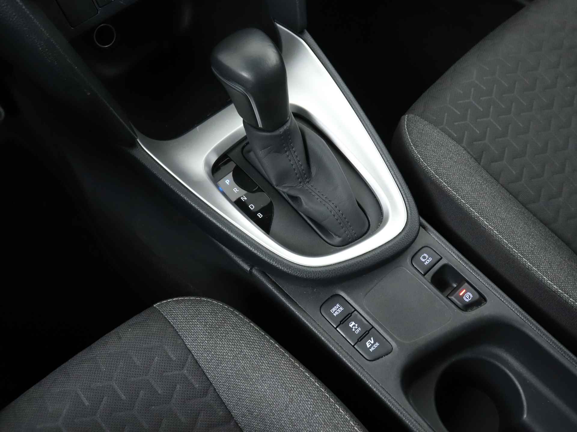 Toyota Yaris Cross 1.5 Hybrid Dynamic | Navigatie | Apple CarPlay | Camera | - 13/41