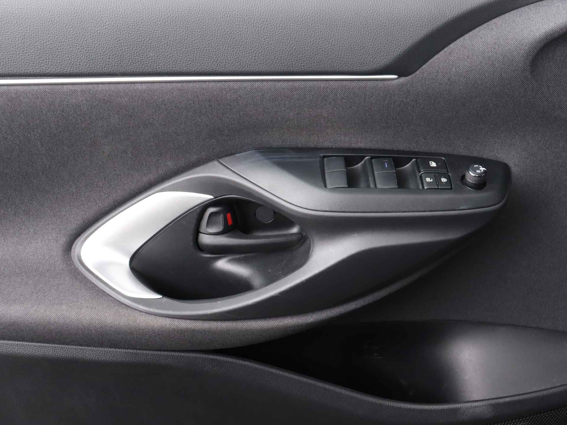 Toyota Yaris Cross 1.5 Hybrid Dynamic | Navigatie | Apple CarPlay | Camera | - 32/41