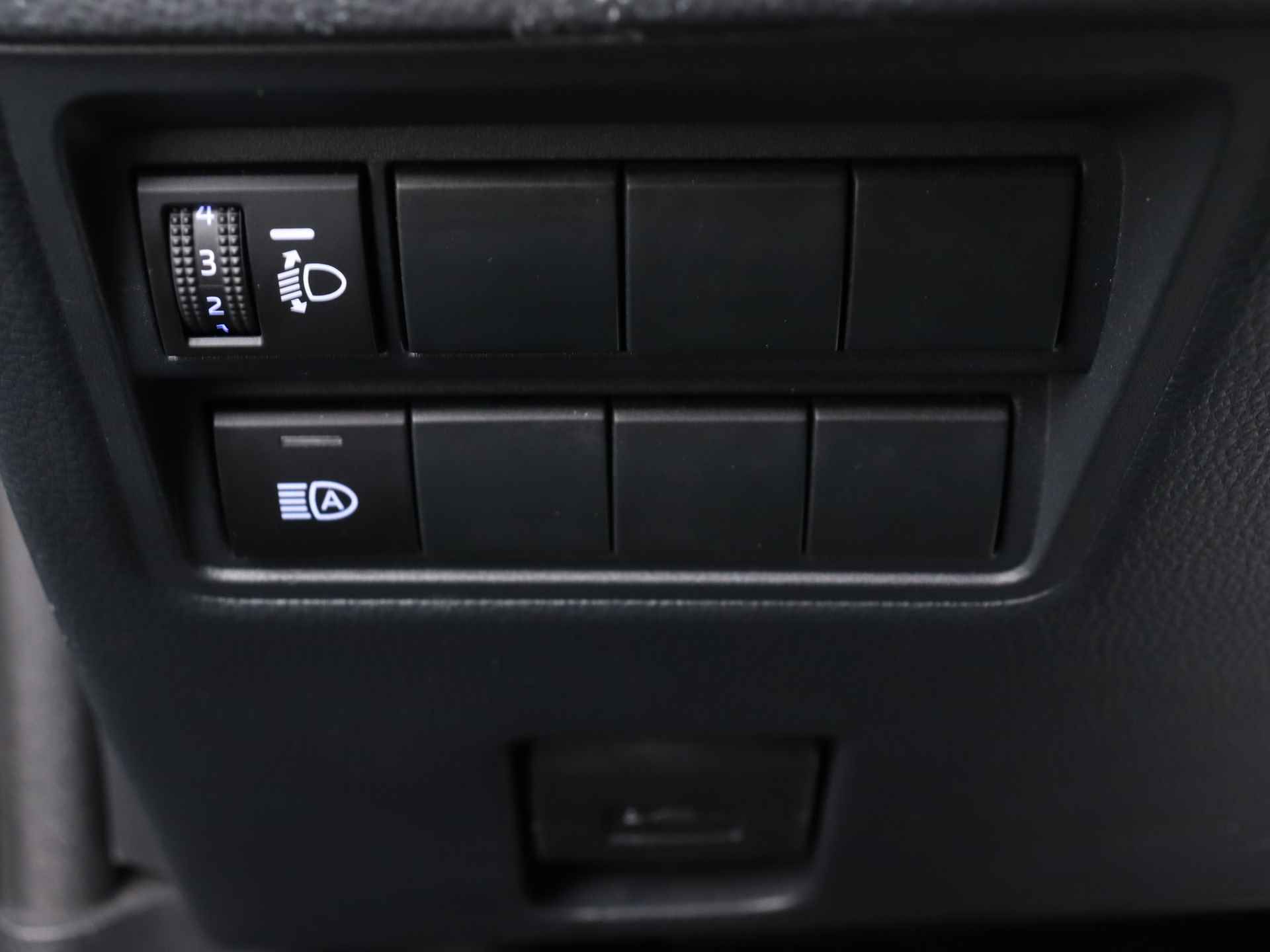 Toyota Yaris Cross 1.5 Hybrid Dynamic | Navigatie | Apple CarPlay | Camera | - 33/41